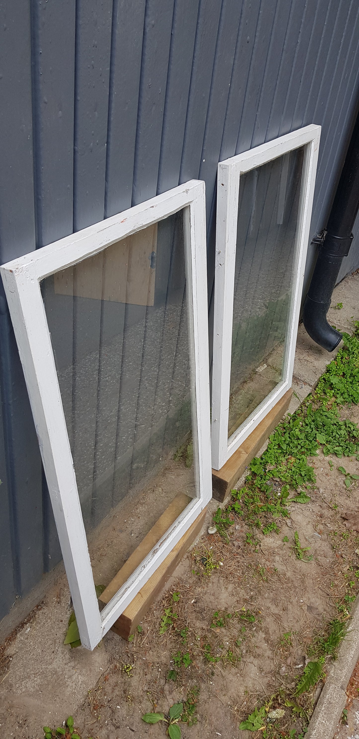 ARTIKELNUMMER 115   2st g fönster b50 h 83 pris 400kr st 