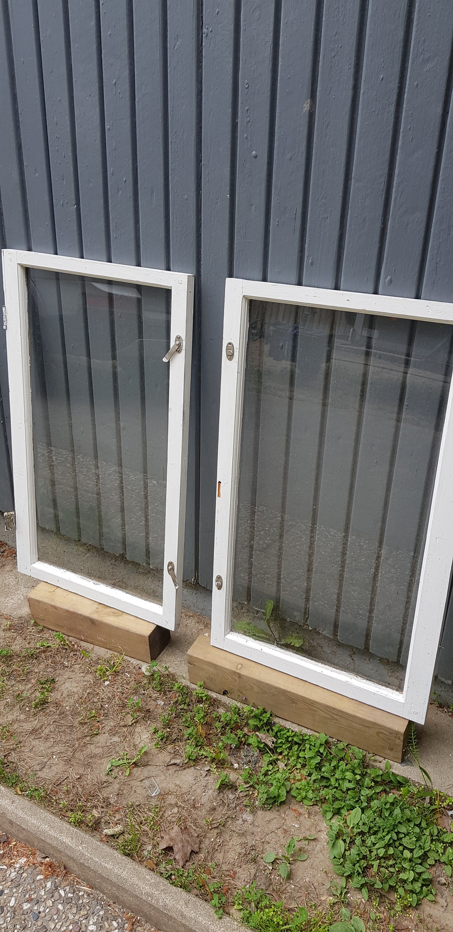 ARTIKELNUMMER 115   2st g fönster b50 h 83 pris 400kr st 