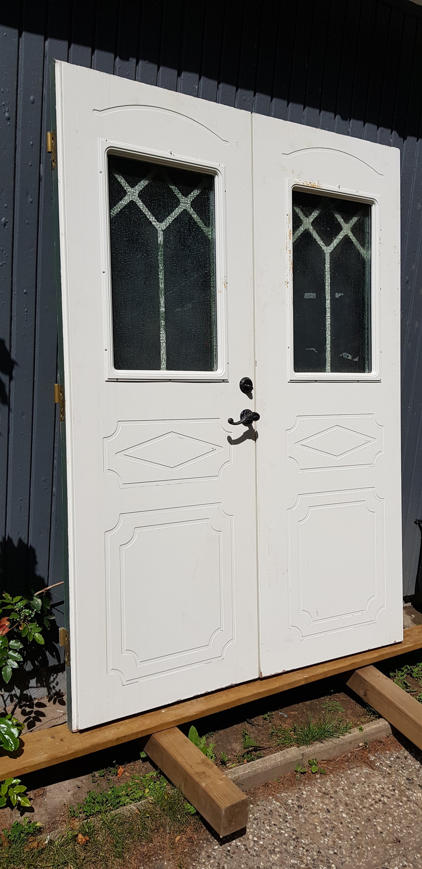 *gammal pardörr med karm, behöver fräschas och målas om mått med karm: Bredd 148.5 cm Höjd 208.5 cm pris: 8500kr ARTIKELNUMMER 264