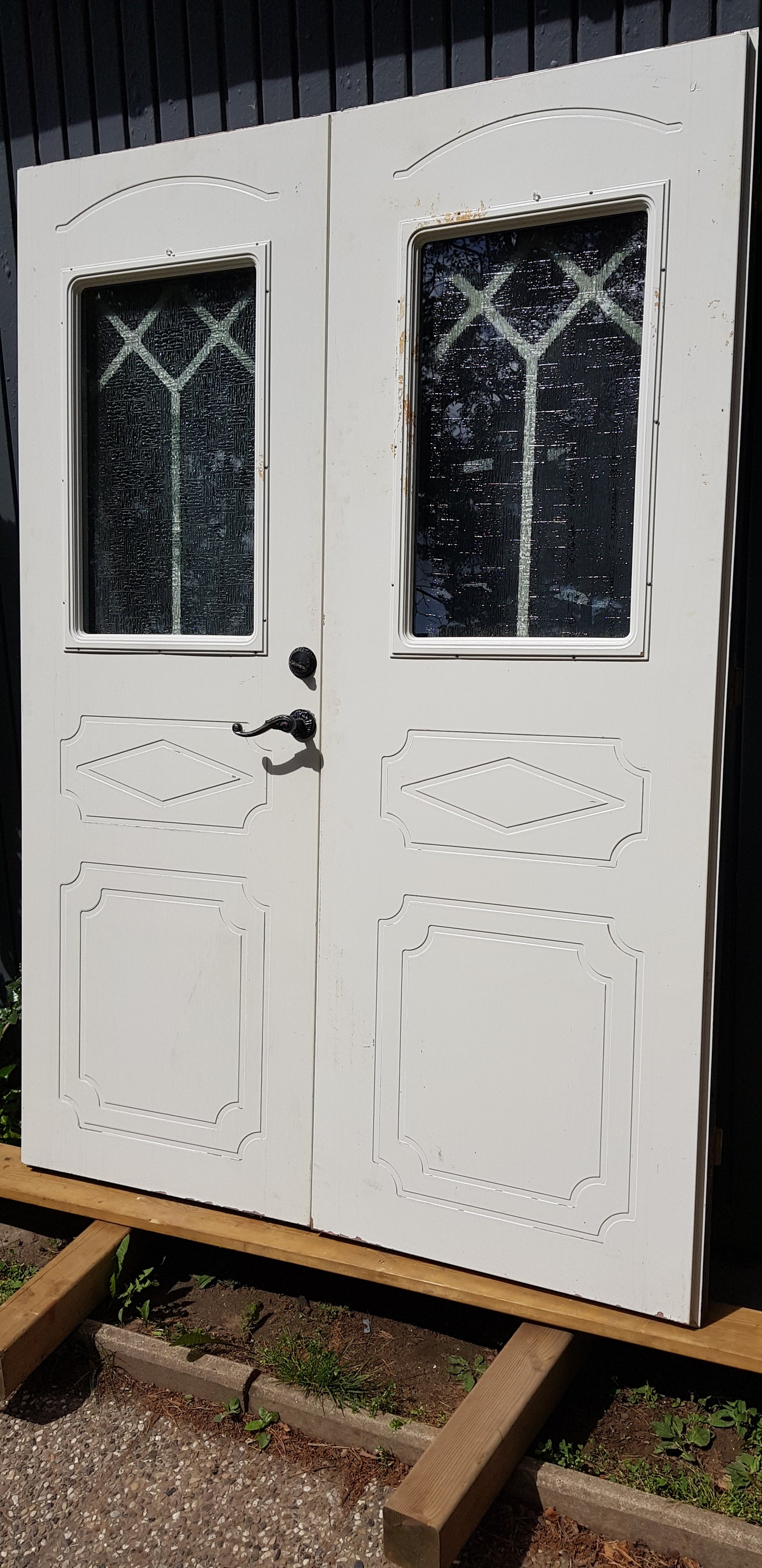 *gammal pardörr med karm, behöver fräschas och målas om mått med karm: Bredd 148.5 cm Höjd 208.5 cm pris: 8500kr ARTIKELNUMMER 264