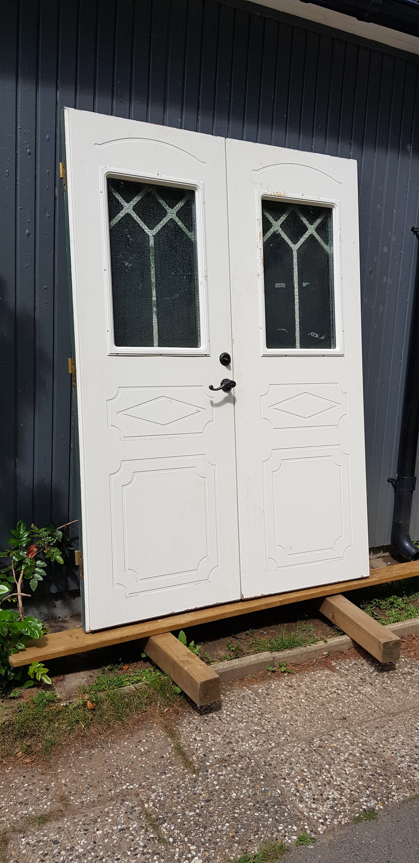 *gammal pardörr med karm, behöver fräschas och målas om mått med karm: Bredd 148.5 cm Höjd 208.5 cm pris: 8500kr ARTIKELNUMMER 264