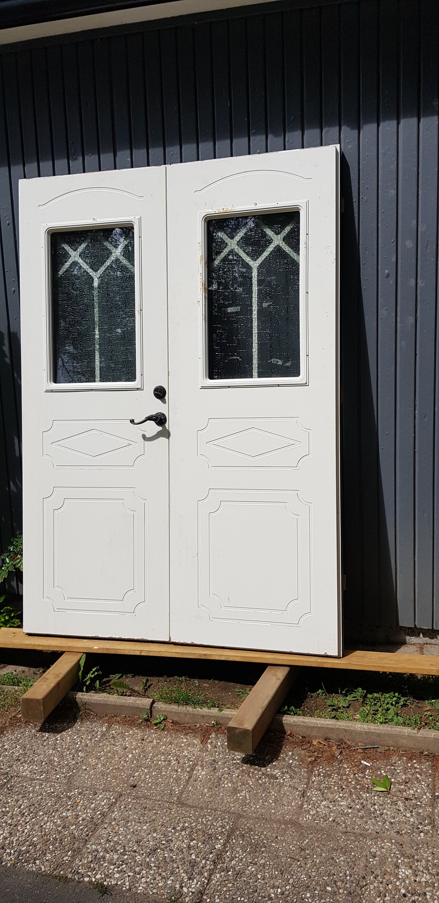 *gammal pardörr med karm, behöver fräschas och målas om mått med karm: Bredd 148.5 cm Höjd 208.5 cm pris: 8500kr ARTIKELNUMMER 264