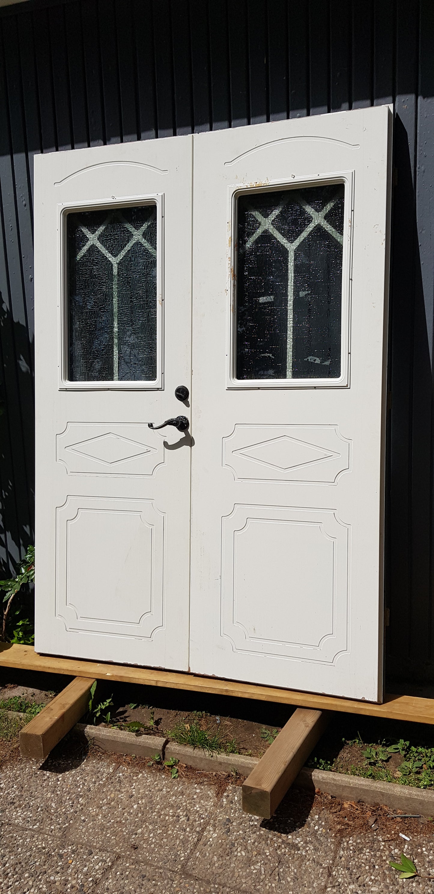 *gammal pardörr med karm, behöver fräschas och målas om mått med karm: Bredd 148.5 cm Höjd 208.5 cm pris: 8500kr ARTIKELNUMMER 264