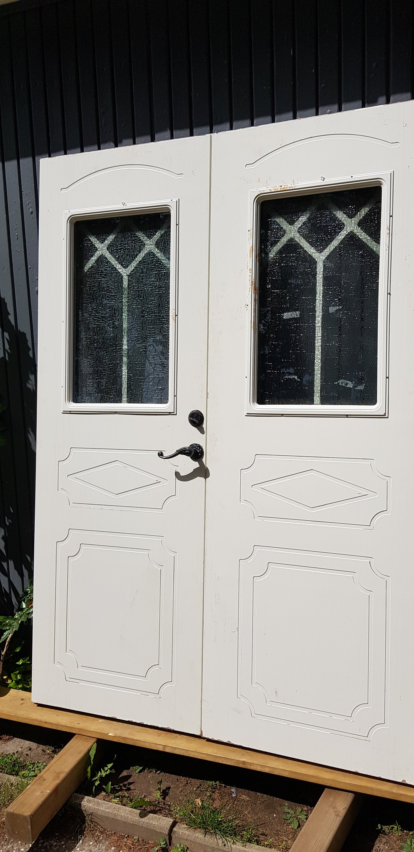 *gammal pardörr med karm, behöver fräschas och målas om mått med karm: Bredd 148.5 cm Höjd 208.5 cm pris: 8500kr ARTIKELNUMMER 264