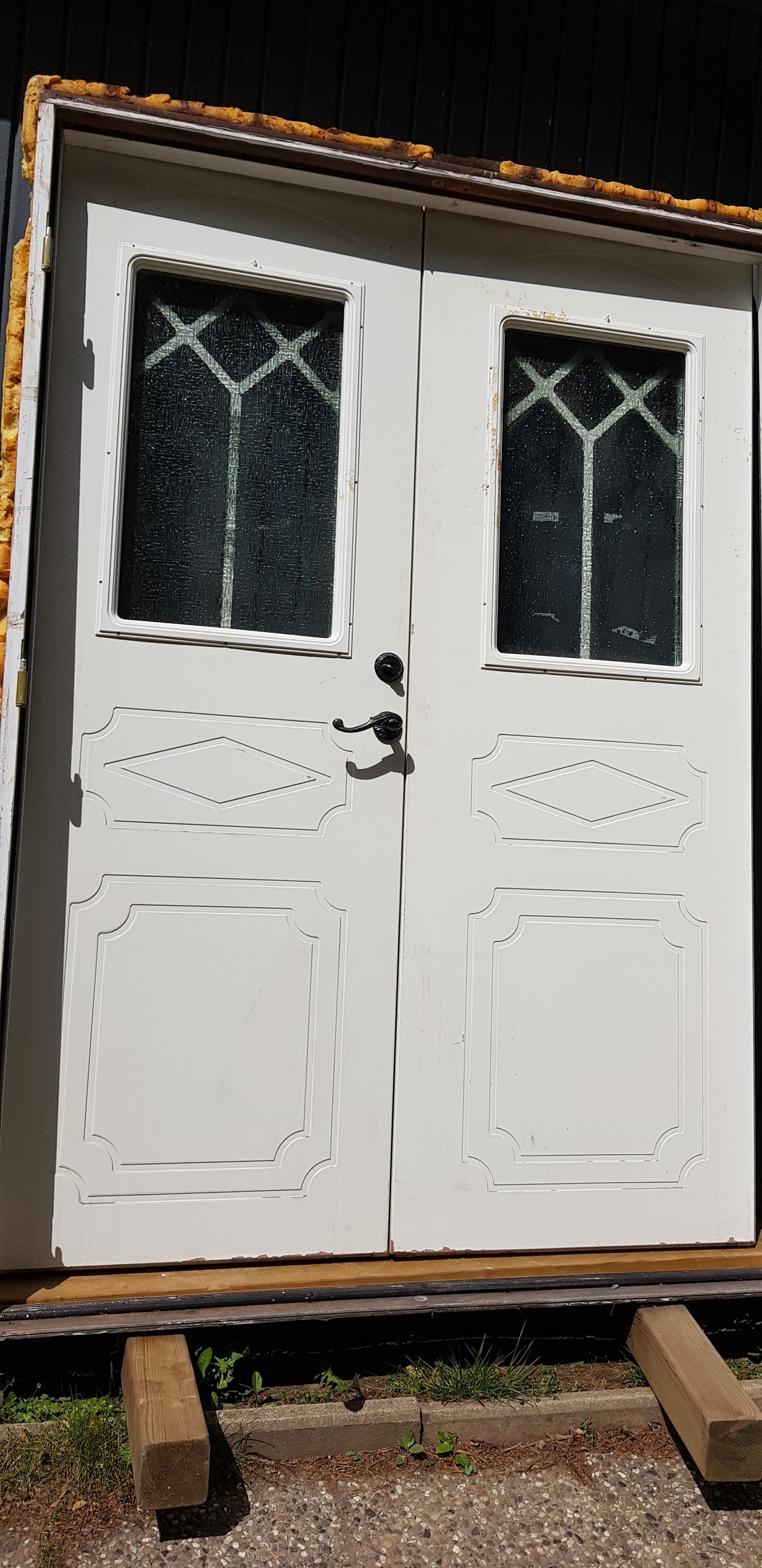 *gammal pardörr med karm, behöver fräschas och målas om mått med karm: Bredd 148.5 cm Höjd 208.5 cm pris: 8500kr ARTIKELNUMMER 264