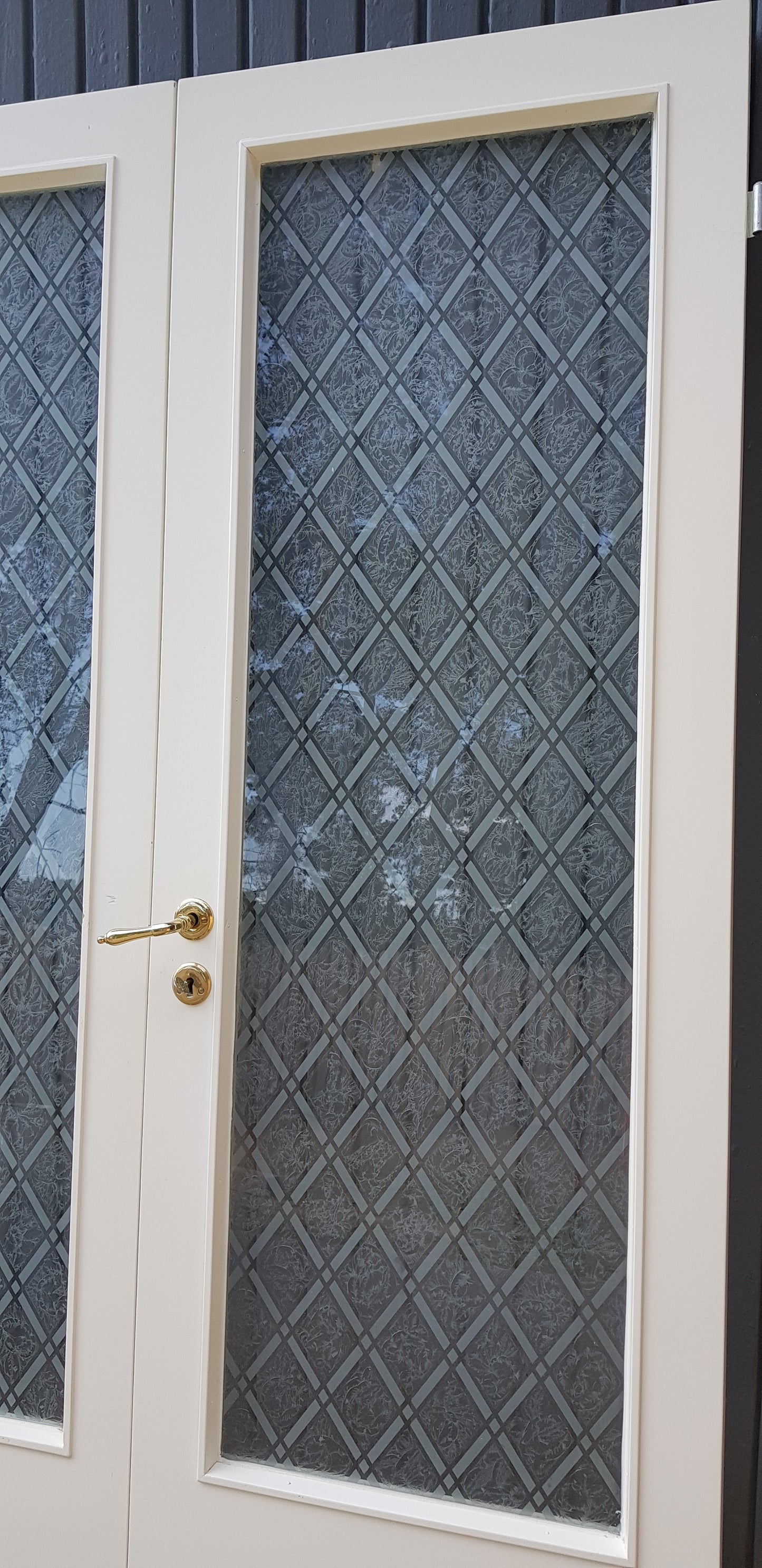 *Fin inner pardörr med fint glas utan karm. dörrmått: Bredd: 64.5 cm + 65.5 cm Höjd: 201 cm Djup: 4 cm Pris: 2500 kr ARTIKELNUMMER 261