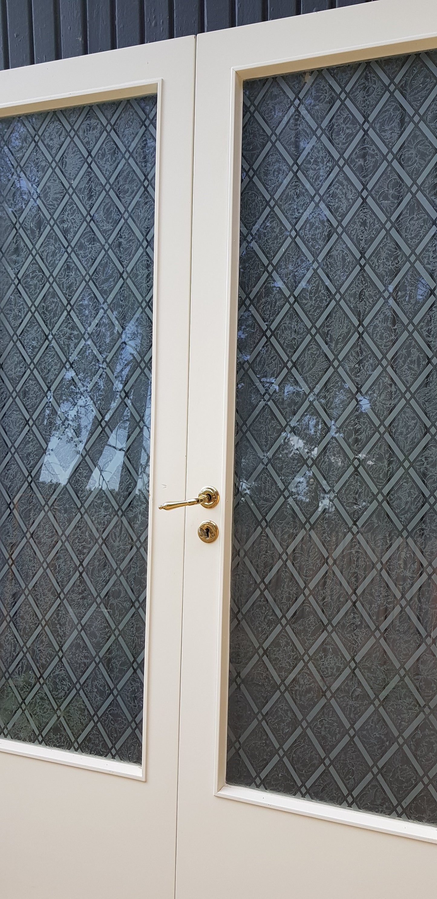 *Fin inner pardörr med fint glas utan karm. dörrmått: Bredd: 64.5 cm + 65.5 cm Höjd: 201 cm Djup: 4 cm Pris: 2500 kr ARTIKELNUMMER 261