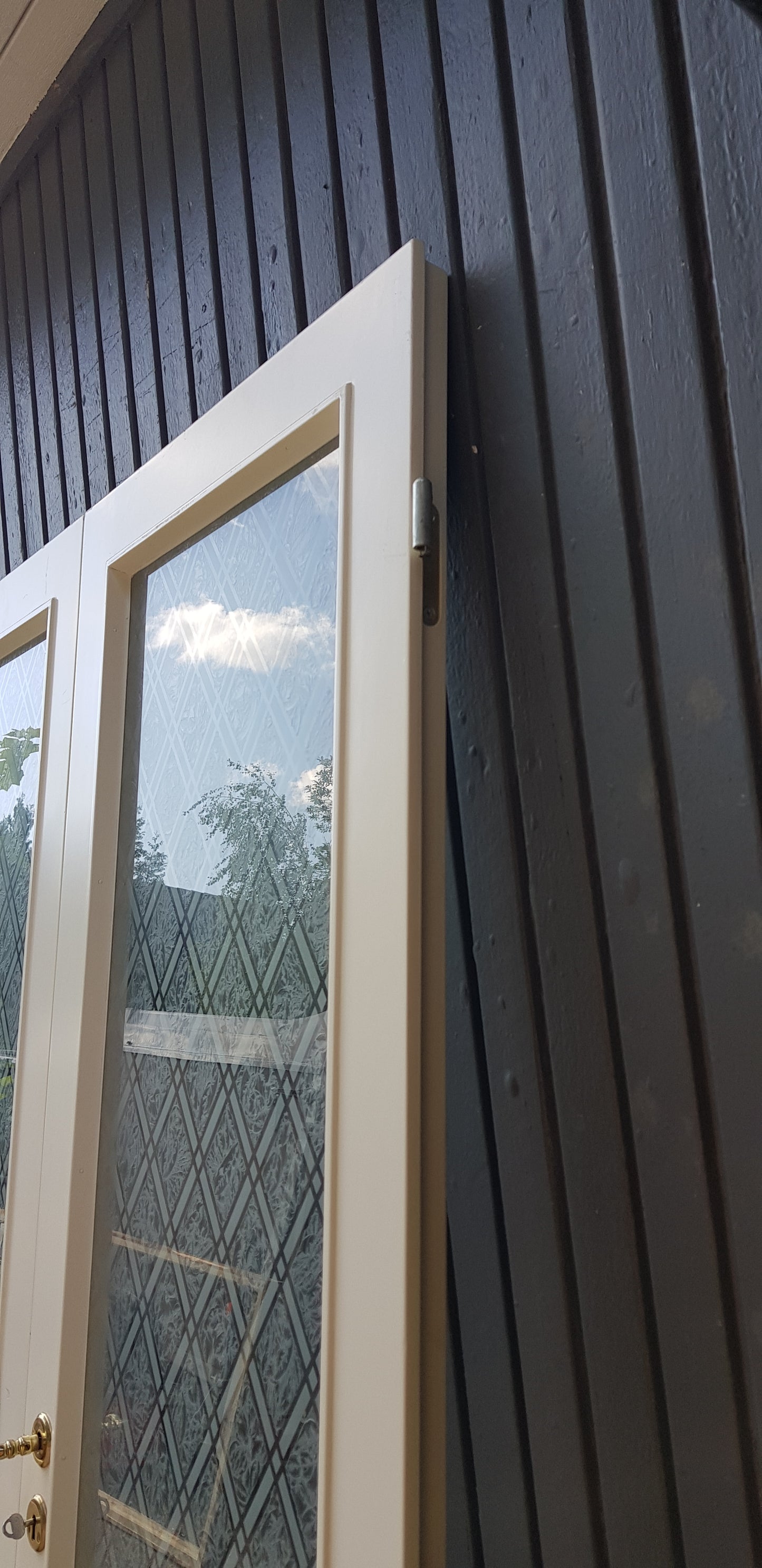 *Fin inner pardörr med fint glas utan karm. dörrmått: Bredd: 64.5 cm + 65.5 cm Höjd: 201 cm Djup: 4 cm Pris: 2500 kr ARTIKELNUMMER 261