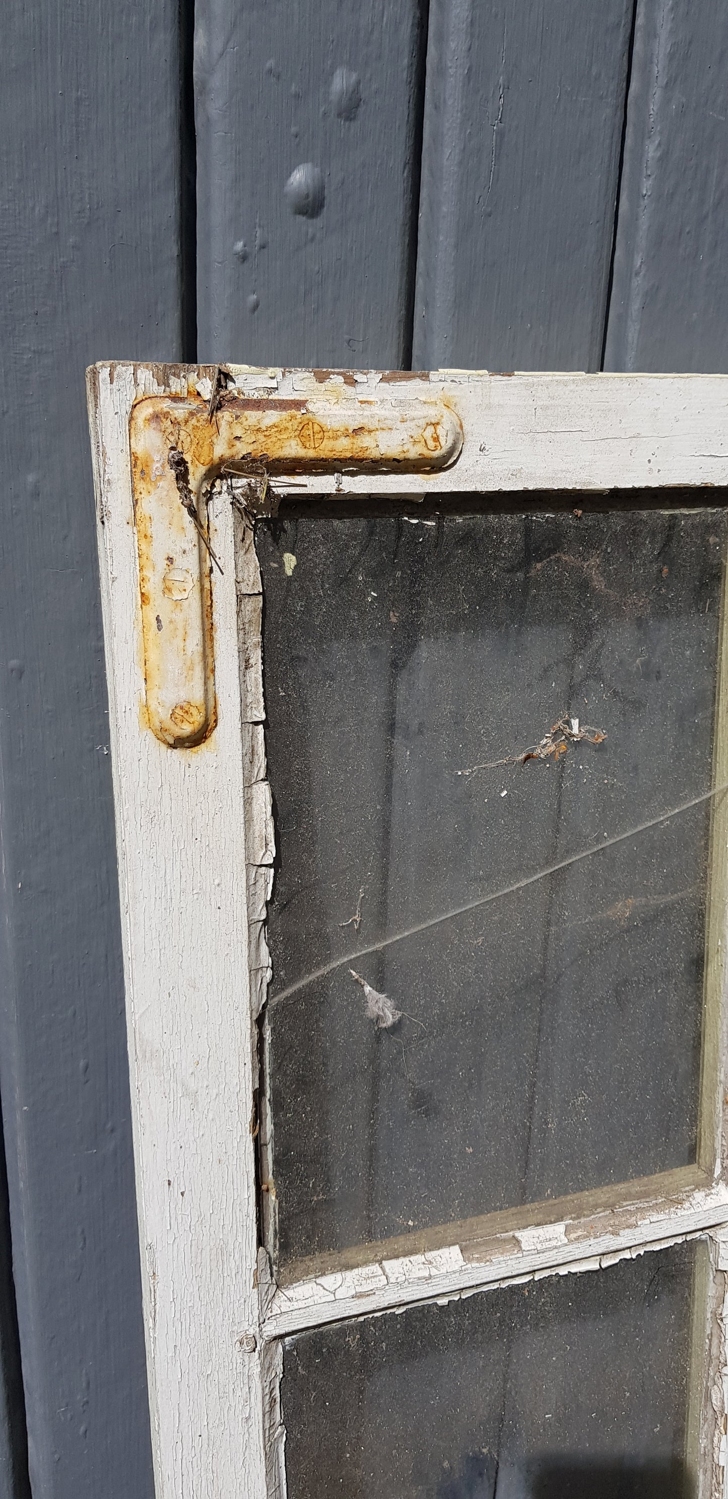 ARTIKELNUMMER 06 1st Äldre spröjsade fönster med äkta spröjs utan karm