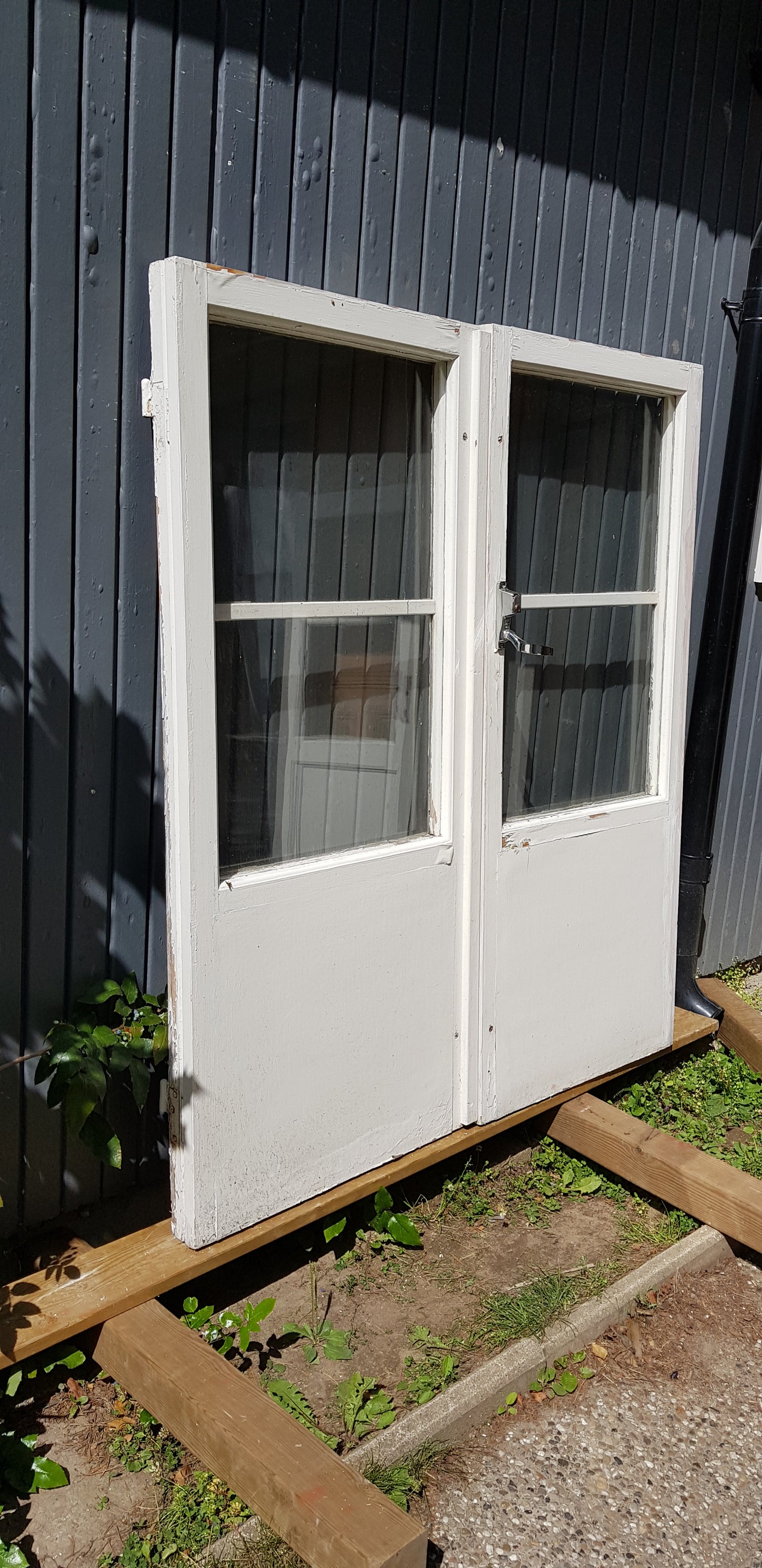 *Fin dubbel gammal kopplad altandörr med nytillverkad karm, Bredd 143.5 cm Höjd 167 cm tjocklek 10 cm Pris dörr : 5000 kr Pris nytillverkad karm: 1000 kr ARTIKELNUMMER 257