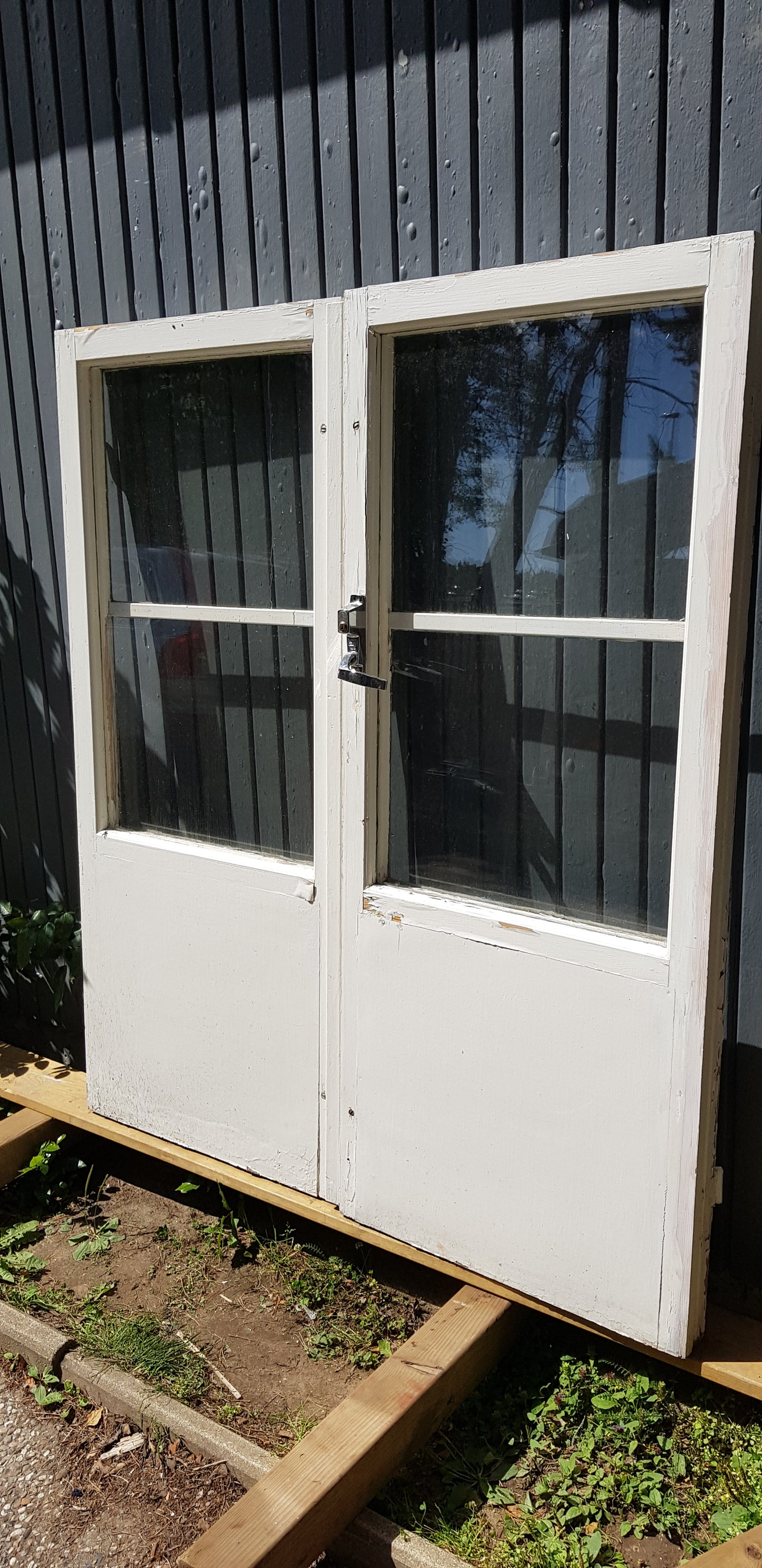 *Fin dubbel gammal kopplad altandörr med nytillverkad karm, Bredd 143.5 cm Höjd 167 cm tjocklek 10 cm Pris dörr : 5000 kr Pris nytillverkad karm: 1000 kr ARTIKELNUMMER 257