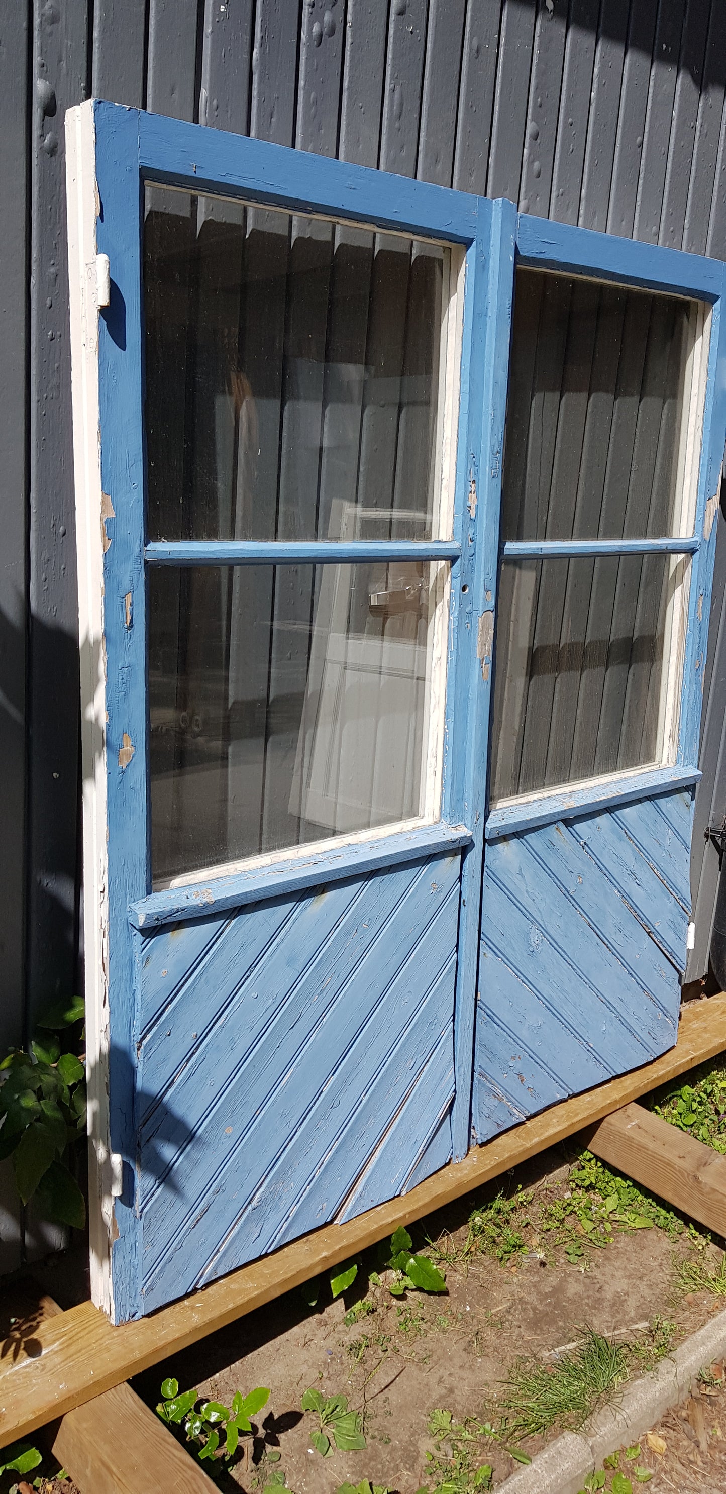 *Fin dubbel gammal kopplad altandörr med nytillverkad karm, Bredd 143.5 cm Höjd 167 cm tjocklek 10 cm Pris dörr : 5000 kr Pris nytillverkad karm: 1000 kr ARTIKELNUMMER 257
