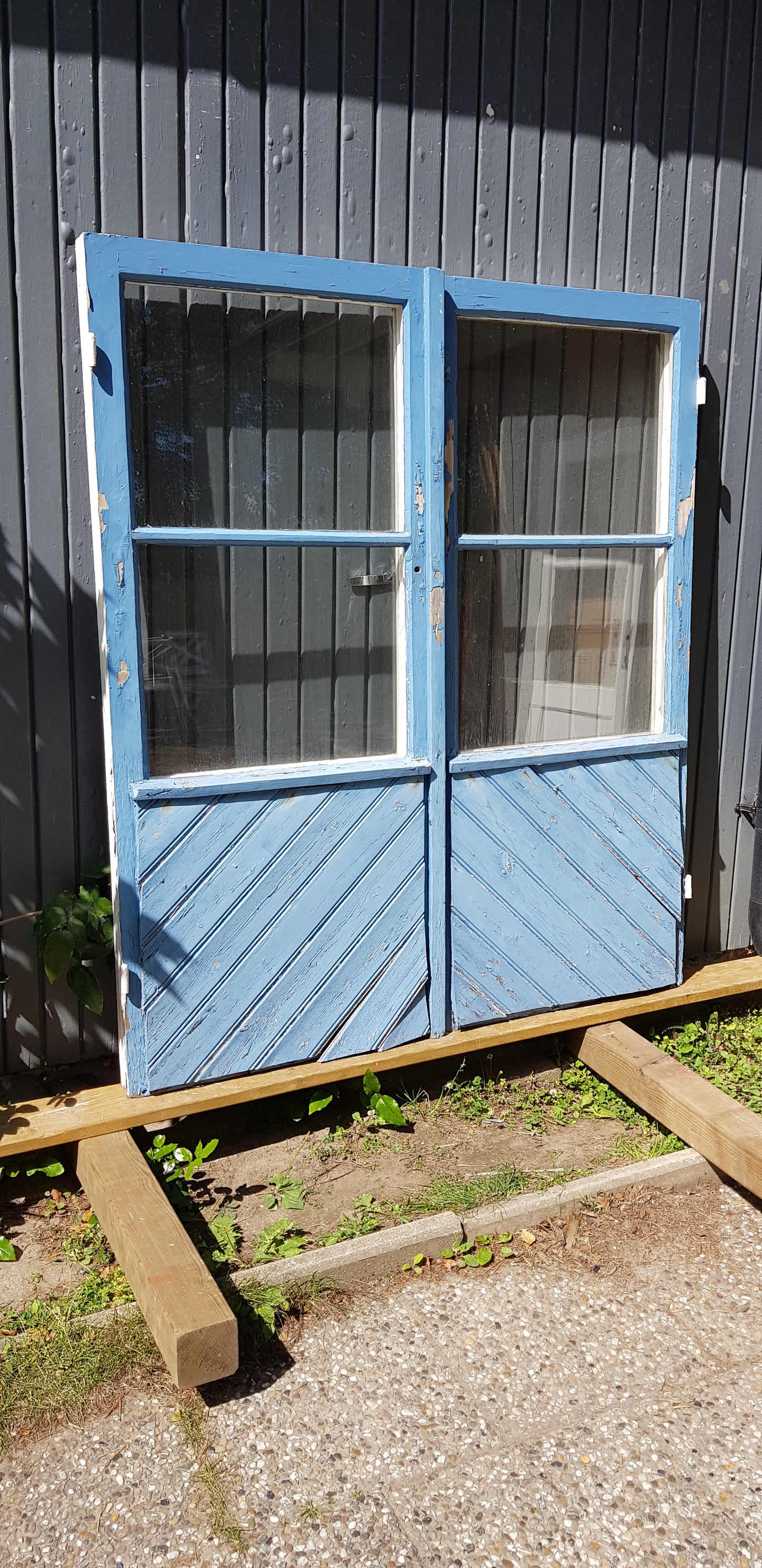 *Fin dubbel gammal kopplad altandörr med nytillverkad karm, Bredd 143.5 cm Höjd 167 cm tjocklek 10 cm Pris dörr : 5000 kr Pris nytillverkad karm: 1000 kr ARTIKELNUMMER 257