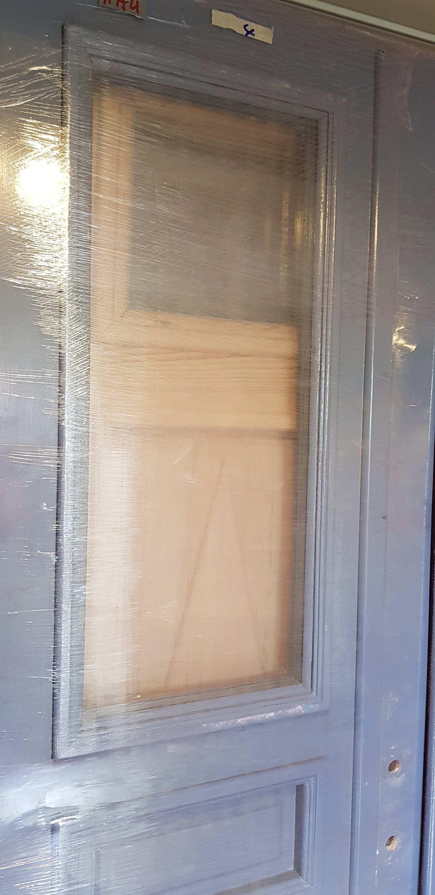 Nytillverkade pardörrar med dubbelglas i gammal stil inkl karm, yttermått: Bredd 120 cm Höjd 210 cm Djup dörrblad 4.5 cm pris: 12000 kr ARTIKELNR (AA4)