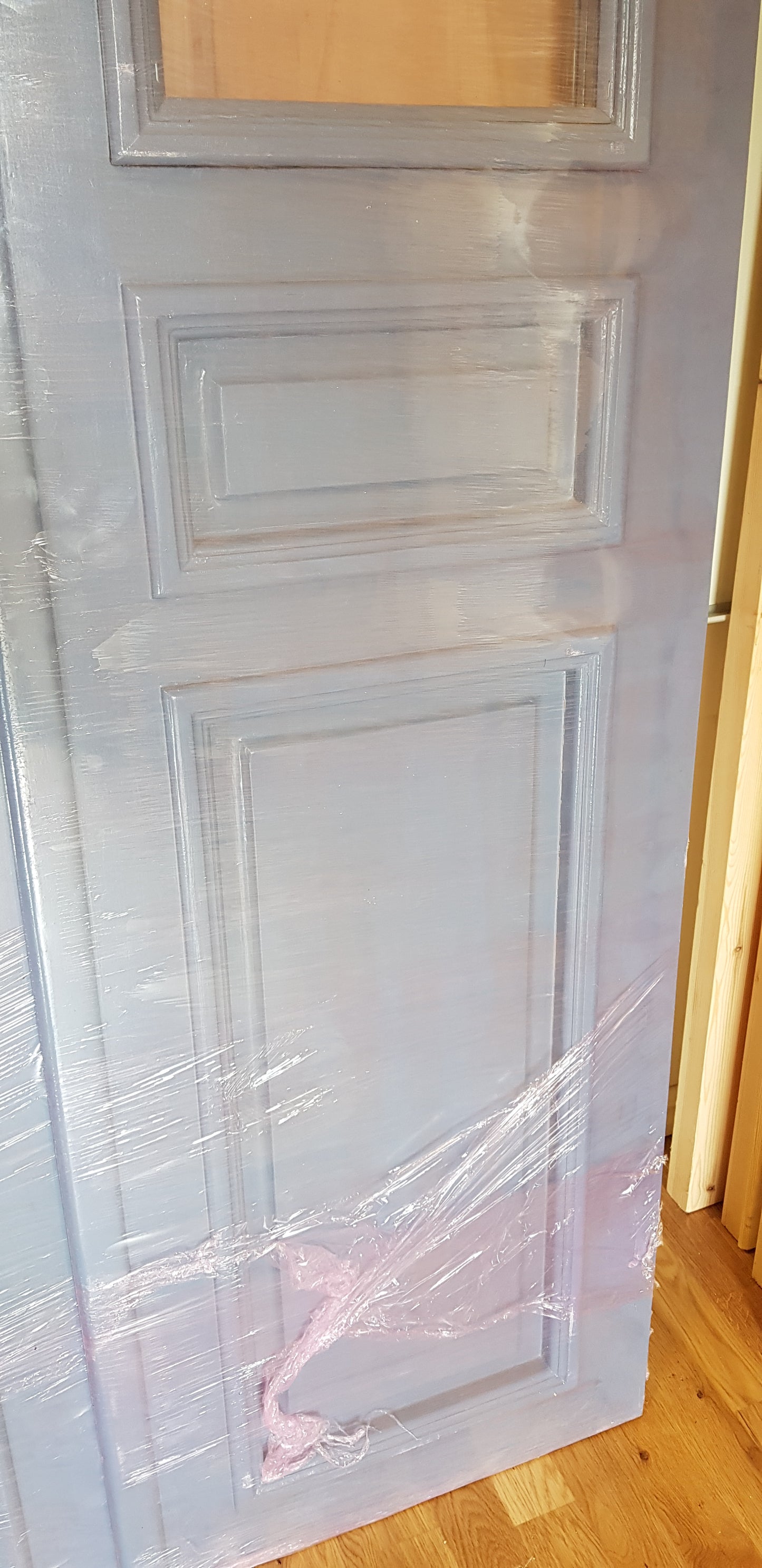 Nytillverkade pardörrar med dubbelglas i gammal stil inkl karm, yttermått: Bredd 120 cm Höjd 210 cm Djup dörrblad 4.5 cm pris: 12000 kr ARTIKELNR (AA4)