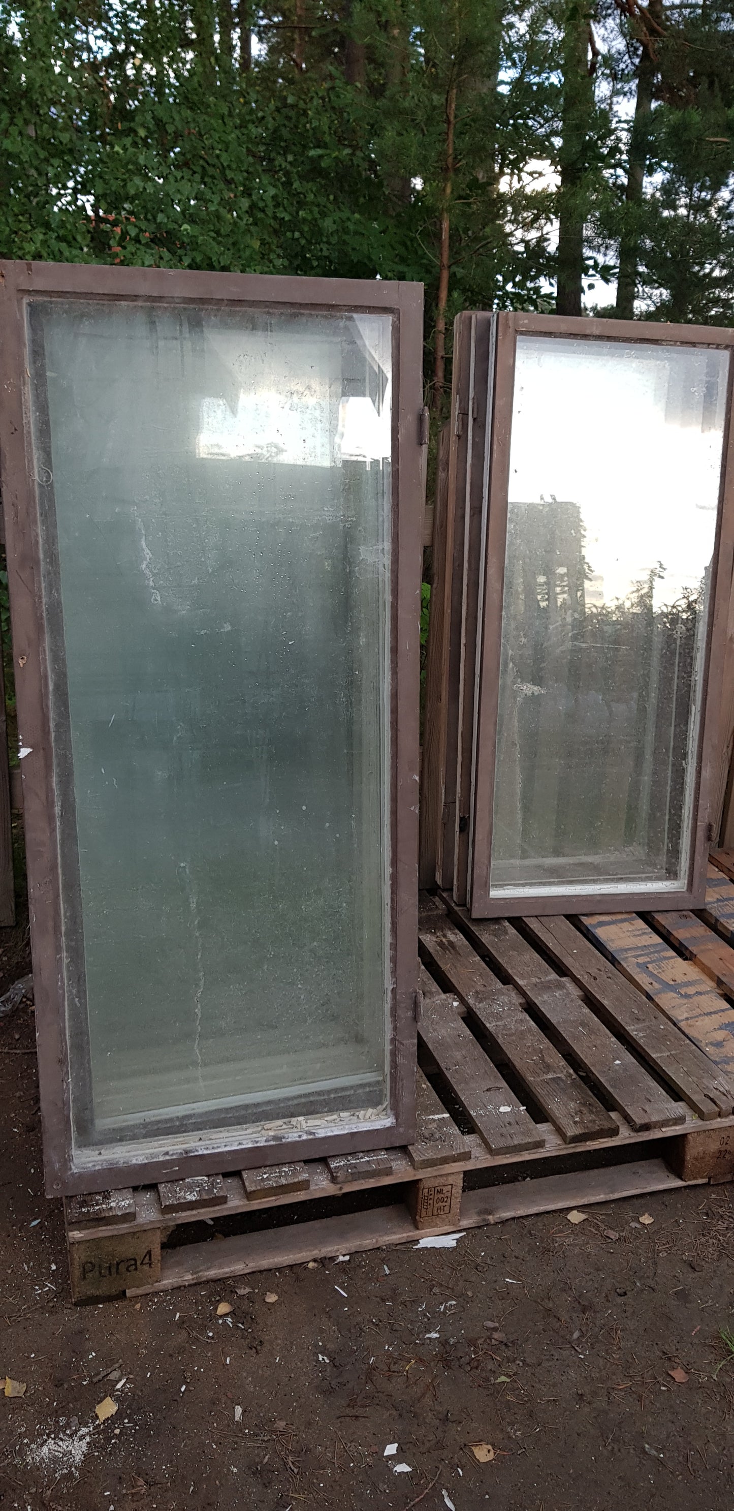 ARTIKELNUMMER 20  10st kopplade fönster utan karm. (20 st enkla bågar.)   b60. h136 d 3.5 3  500 kr per båge eller 600 kr kopplade 