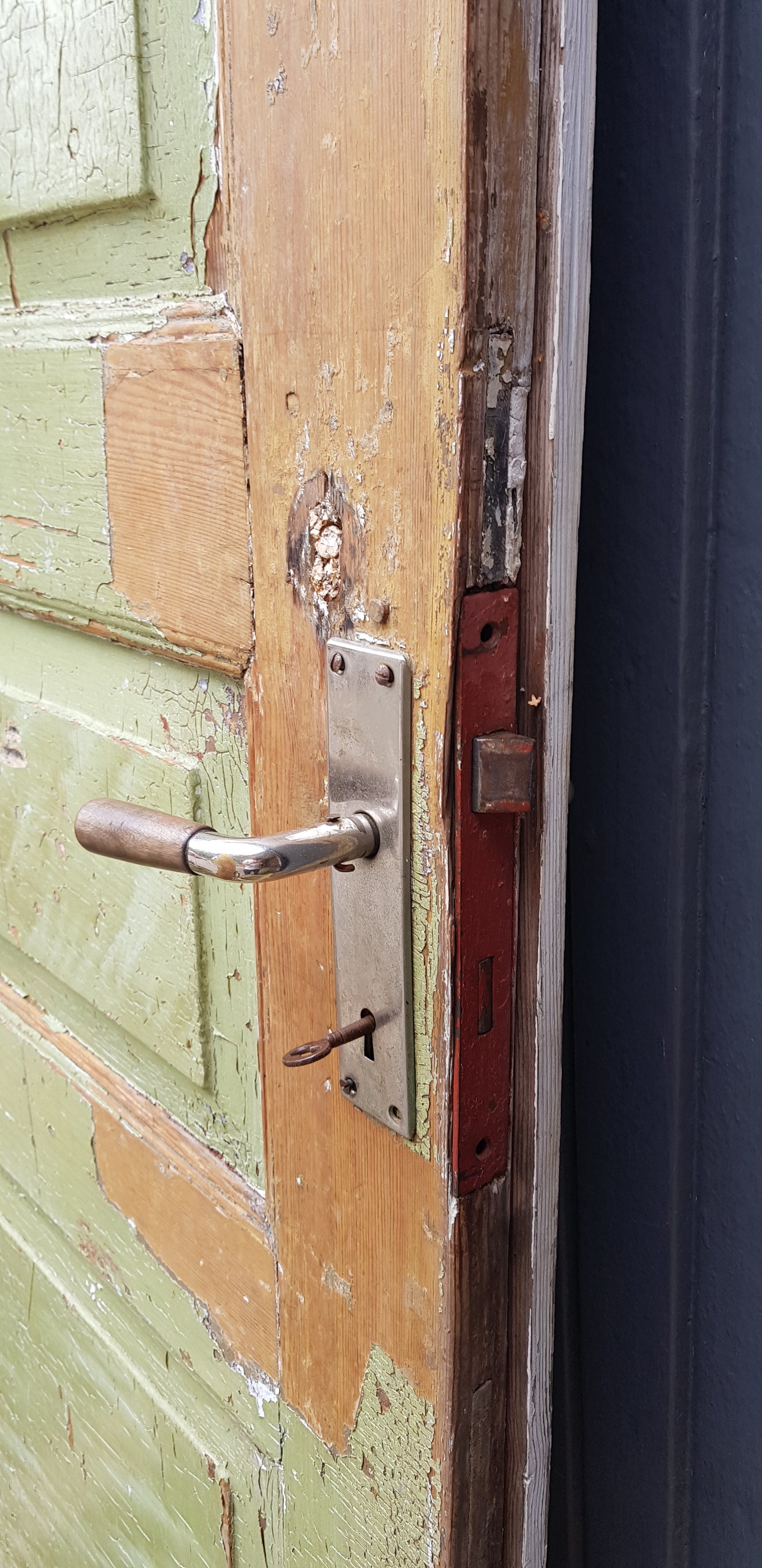 ARTIKELNUMMER 220 b103.5 h193 d14,b 95 h185. höger Pris: 4000kr