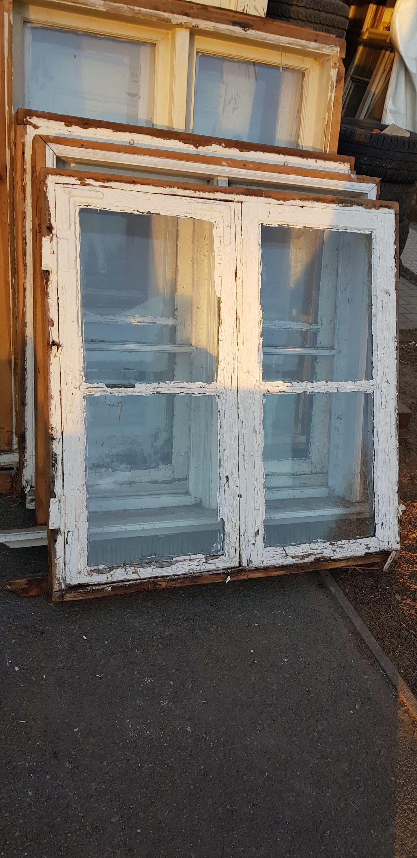 256C B103 h106 d10.5 munblåst 3000kr