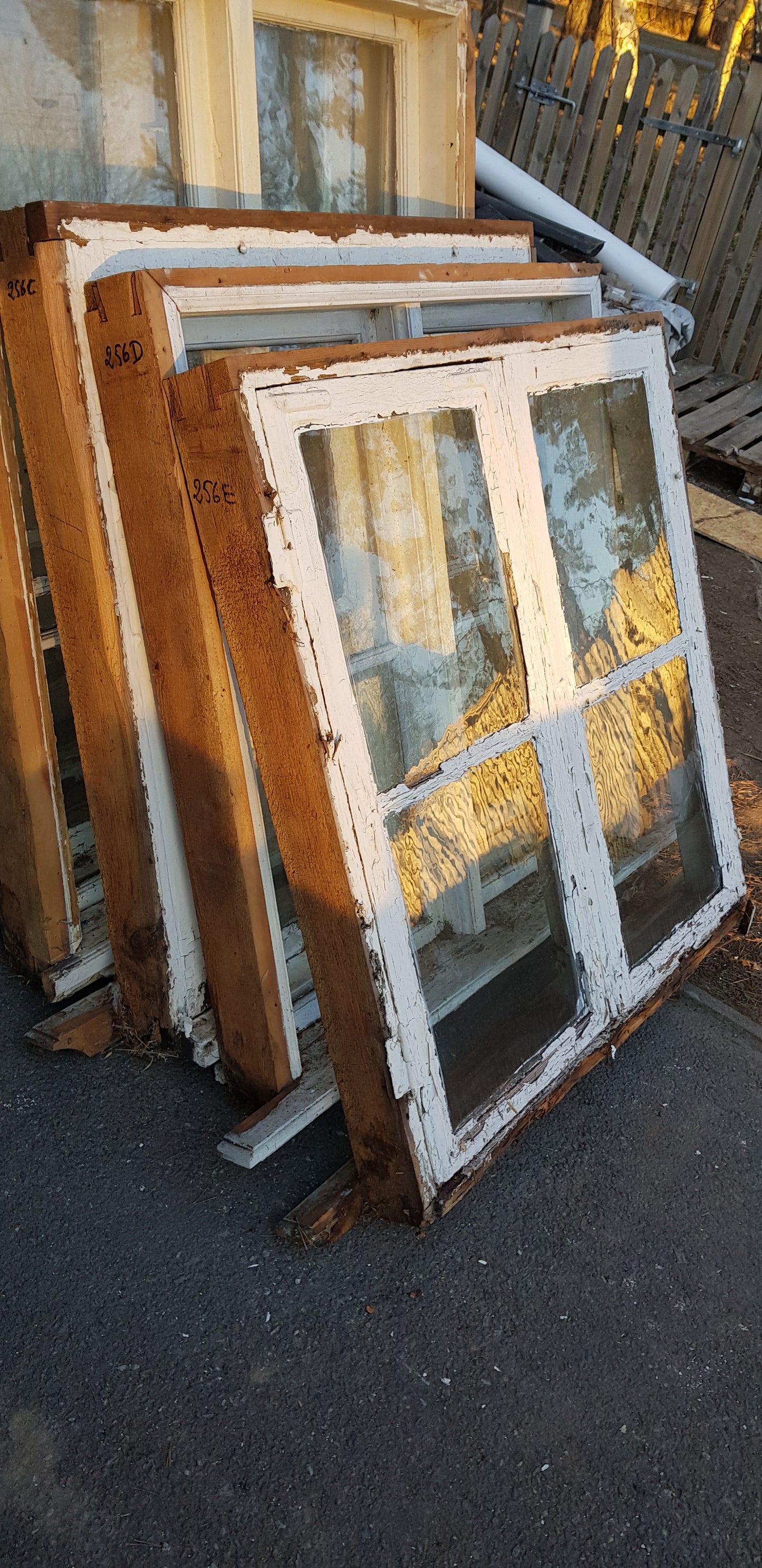 256C B103 h106 d10.5 munblåst 3000kr