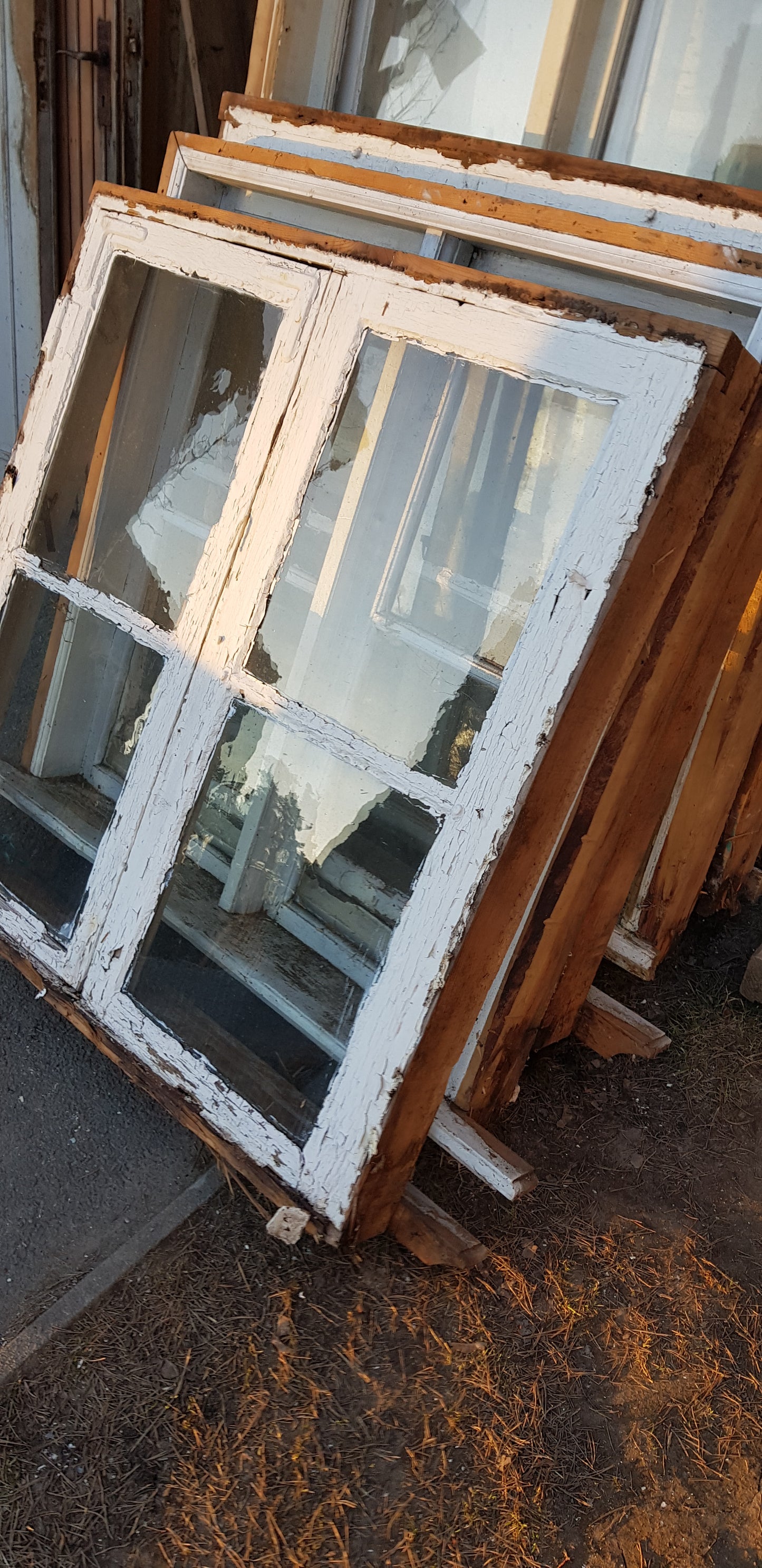 Art 256E b101 h105 d10 3500kr munblåst