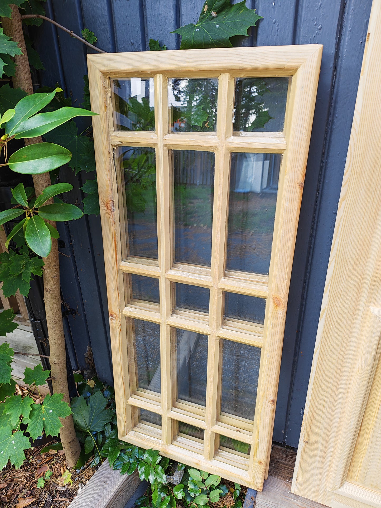 ART 04A B140 H190 BR70 PRIS 16000 KR Tillkommer 1000 KR för låskista och gångjärn