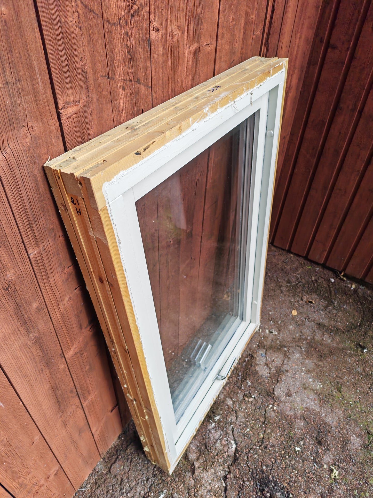 ART 21H B79 H118, 5 TRE GLAS VRED FÖNSTER 4000KR BORLÄNGE