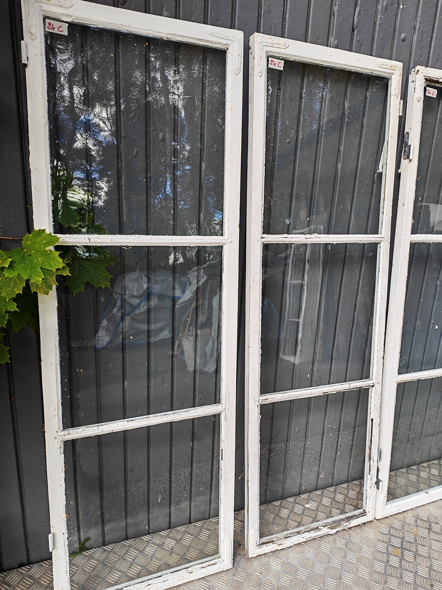 ART 24C 4ST B52 H155 D3 MUNBLÅST GLAS PRIS 1150 KR PER ST EN RUTA TRASIG