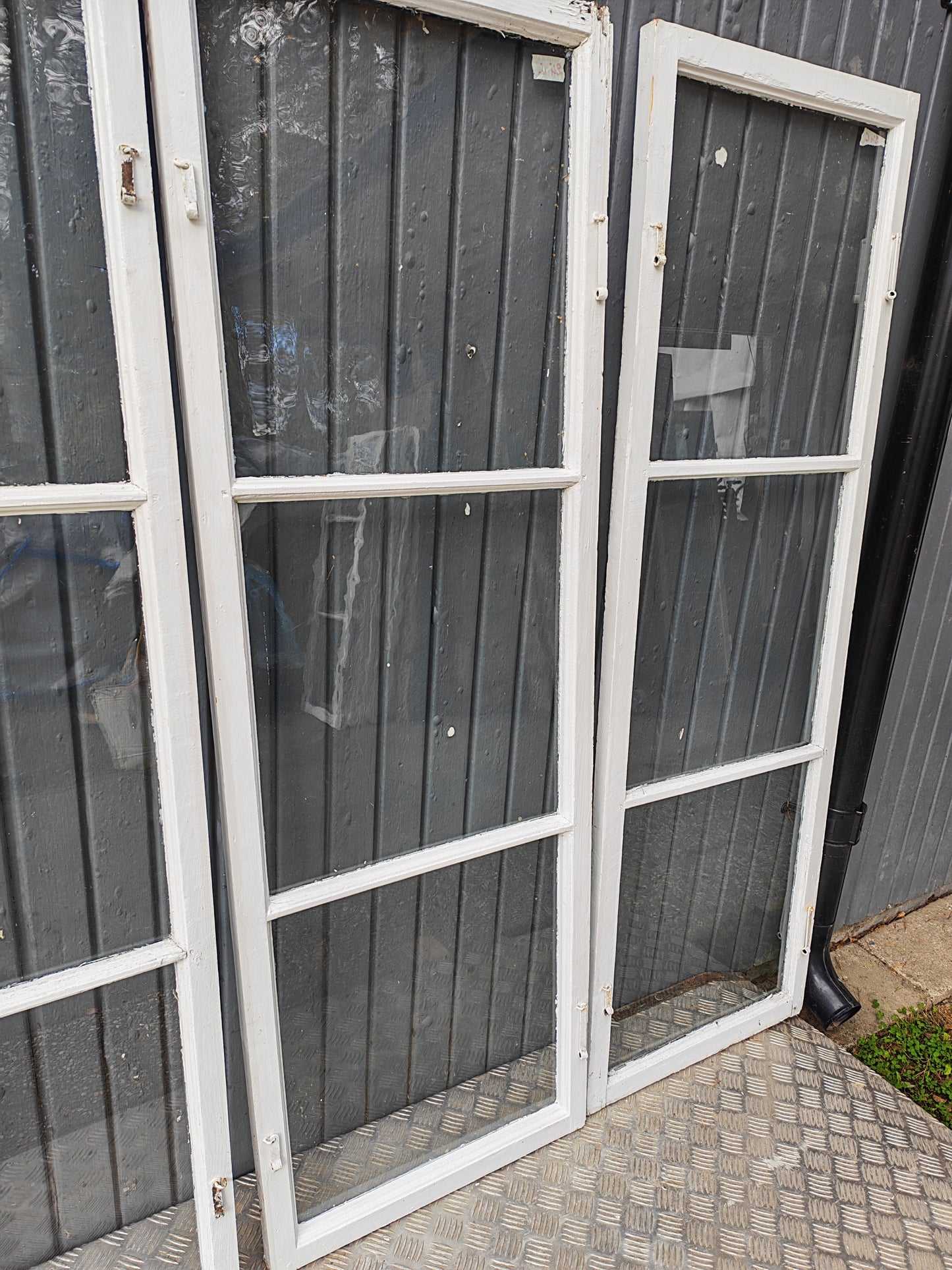 ART 24C 4ST B52 H155 D3 MUNBLÅST GLAS PRIS 1150 KR PER ST EN RUTA TRASIG