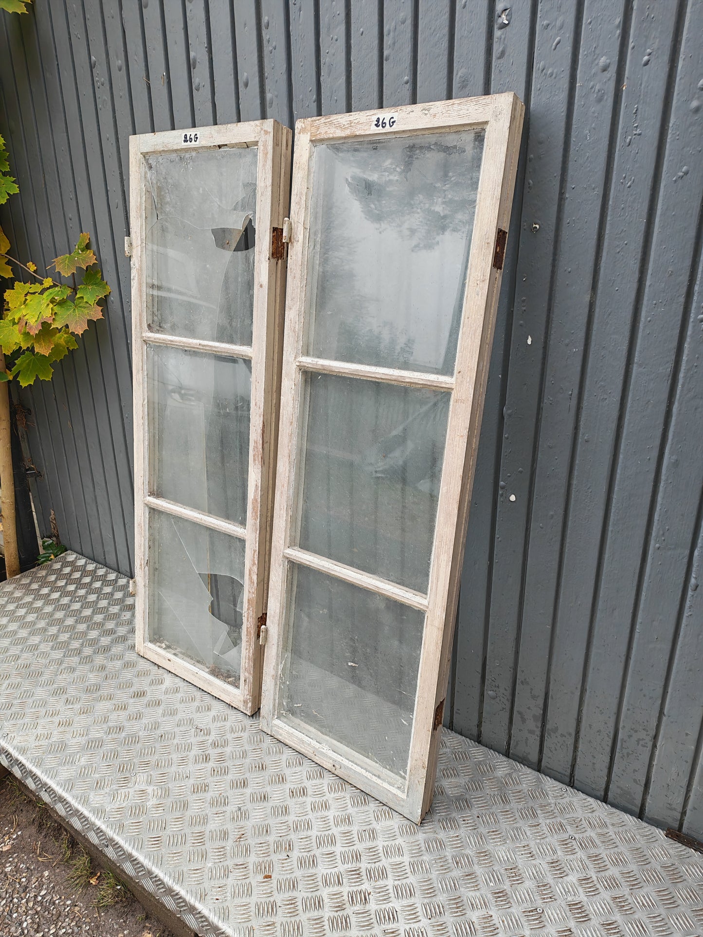 ART 26G 2ST B46  H139 D6,5  GAMALT GLAS 800 KR PER ST (1ST HELA 1ST BYTA GLAS) KOP