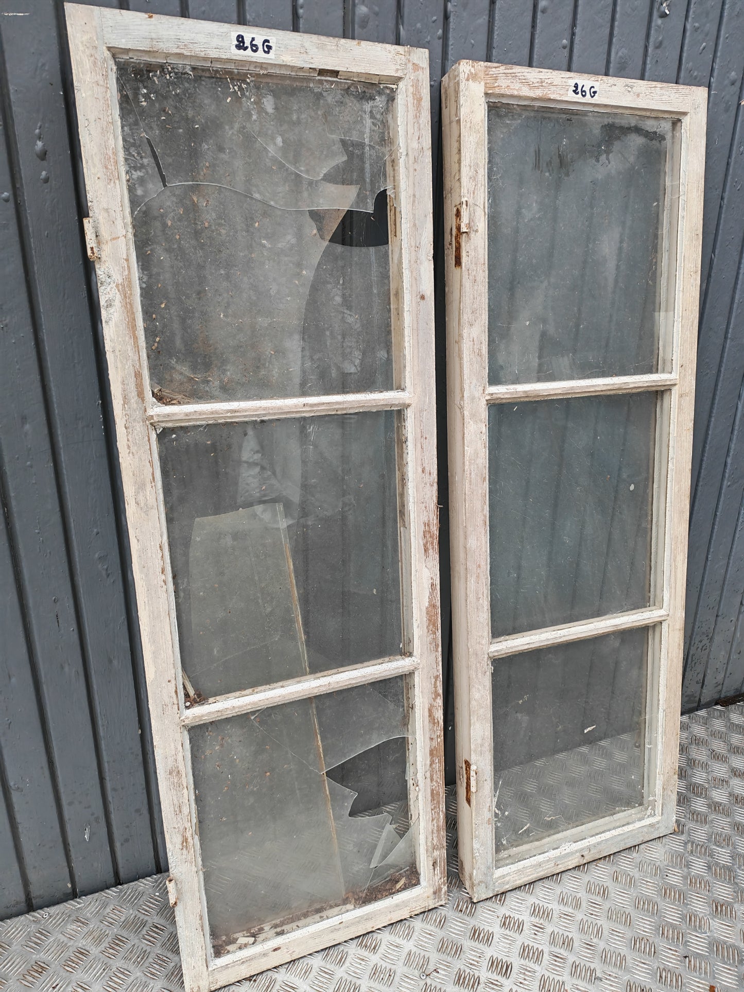 ART 26G 2ST B46  H139 D6,5  GAMALT GLAS 800 KR PER ST (1ST HELA 1ST BYTA GLAS) KOP