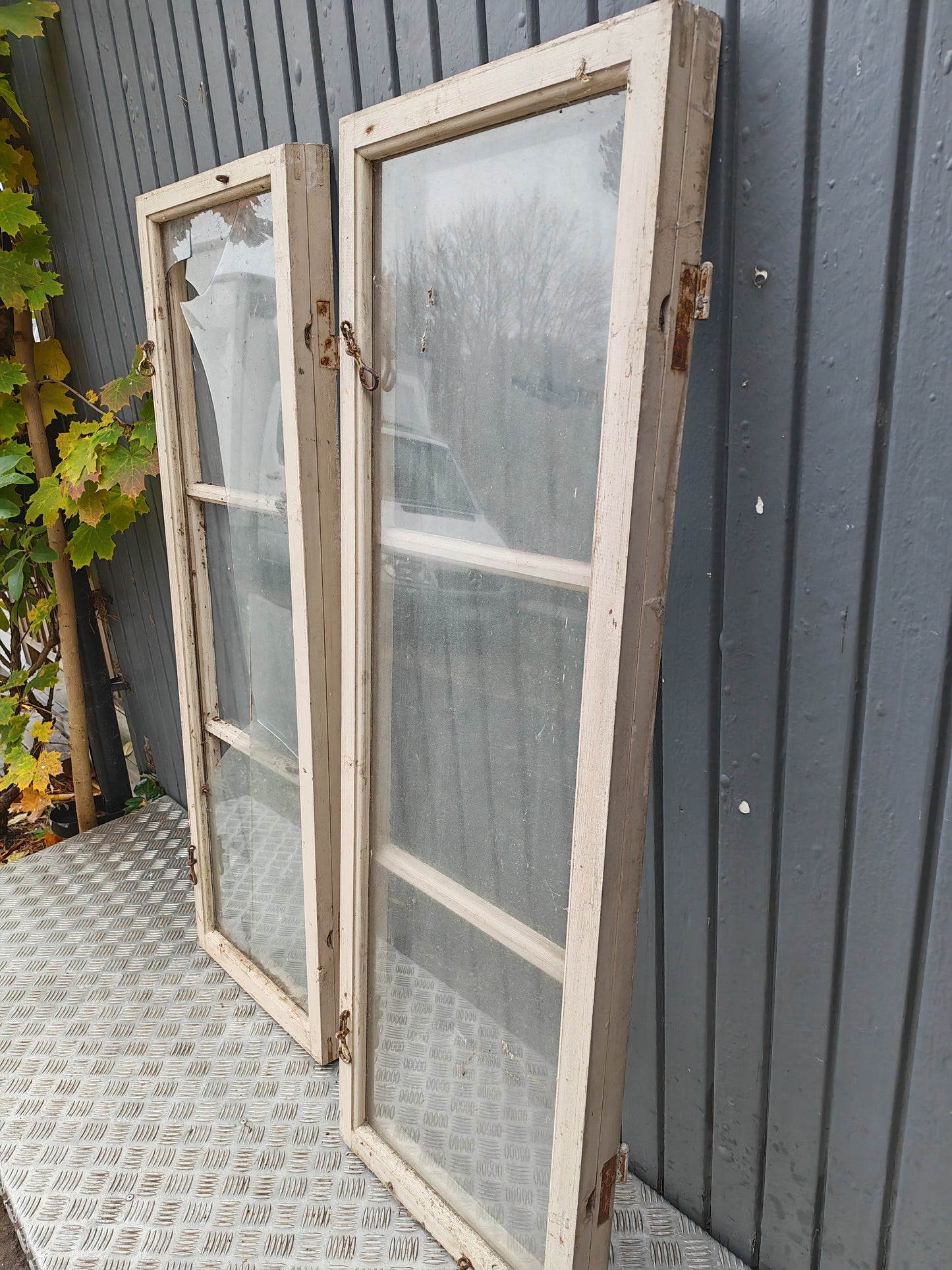 ART 26G 2ST B46  H139 D6,5  GAMALT GLAS 800 KR PER ST (1ST HELA 1ST BYTA GLAS) KOP