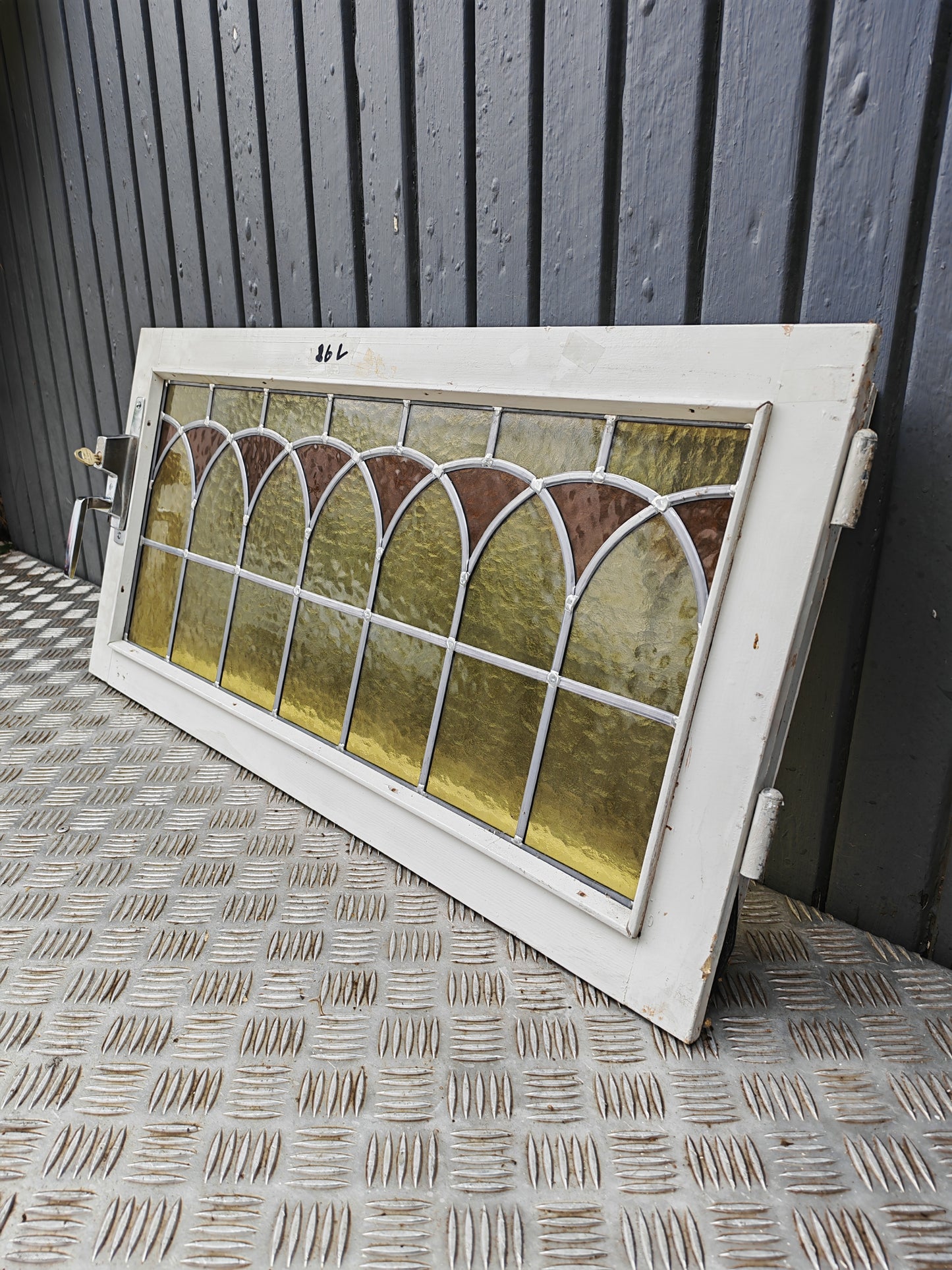ART 26L 1ST B88,5 H44 D8 GAMALT GLAS BLYINFSTTAT KOPPLADE UTAN KARM  2500 KR