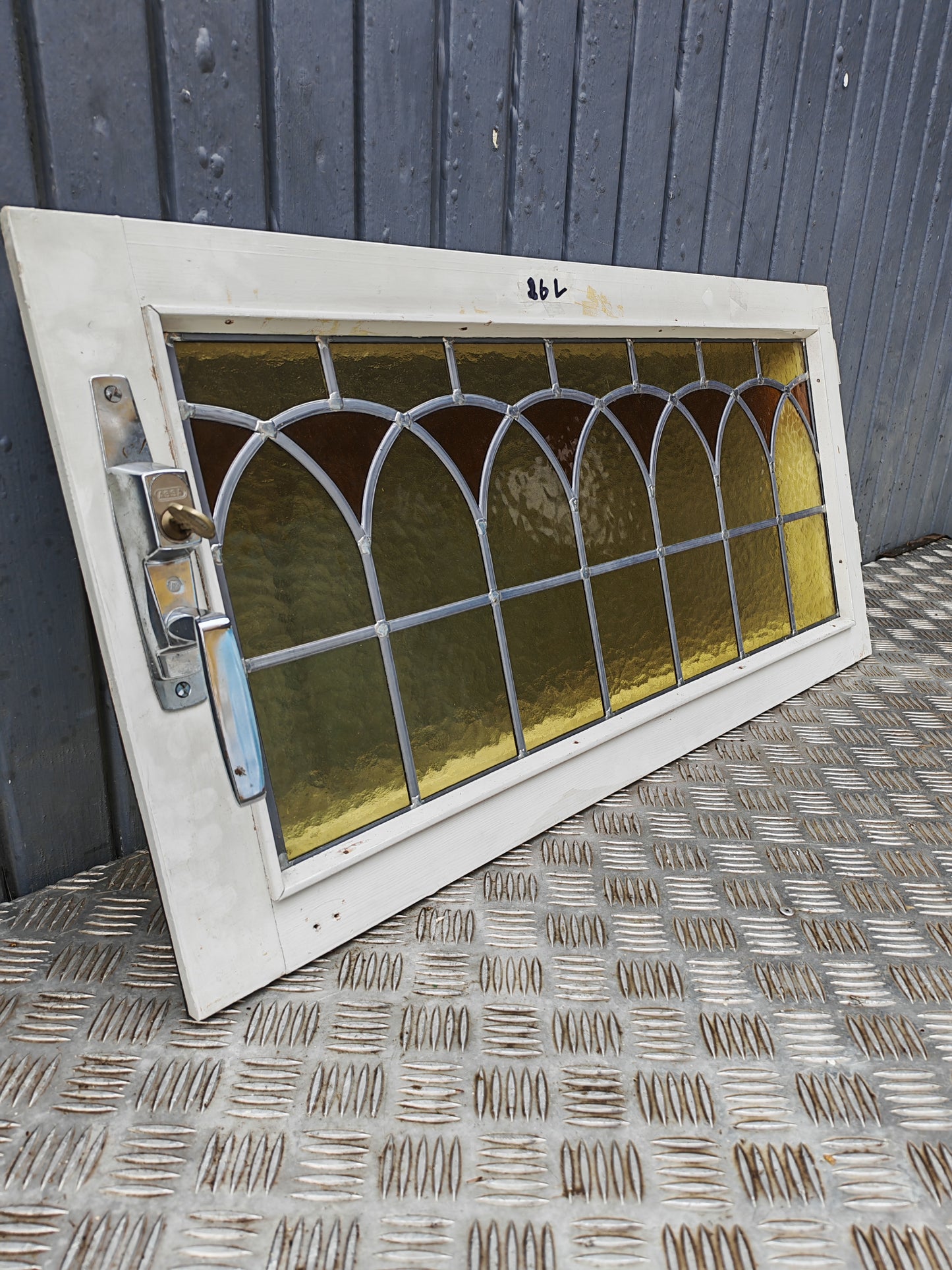 ART 26L 1ST B88,5 H44 D8 GAMALT GLAS BLYINFSTTAT KOPPLADE UTAN KARM  2500 KR