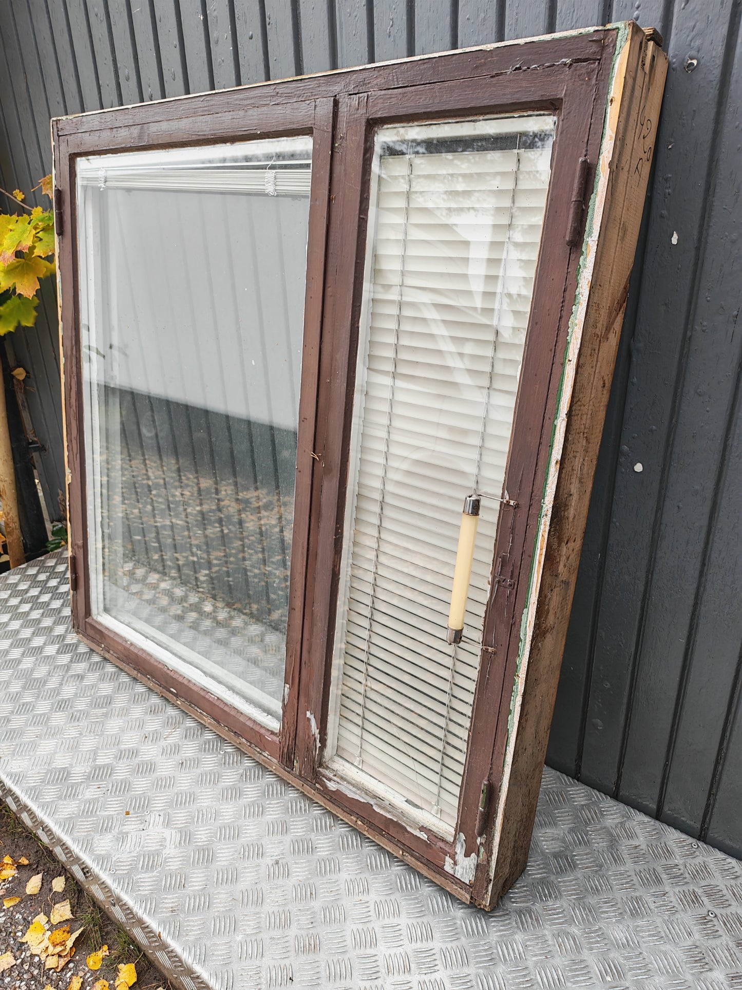 420A B120 H120 D13 BEHÖVER BYTA GLAS PÅ LILLA RUTAN PRIS 1500KR