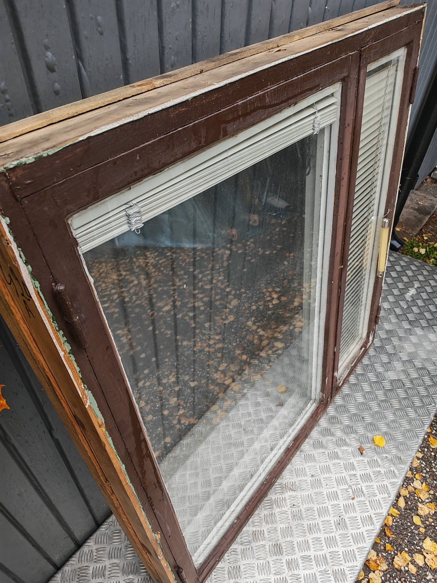 420A B120 H120 D13 BEHÖVER BYTA GLAS PÅ LILLA RUTAN PRIS 1500KR