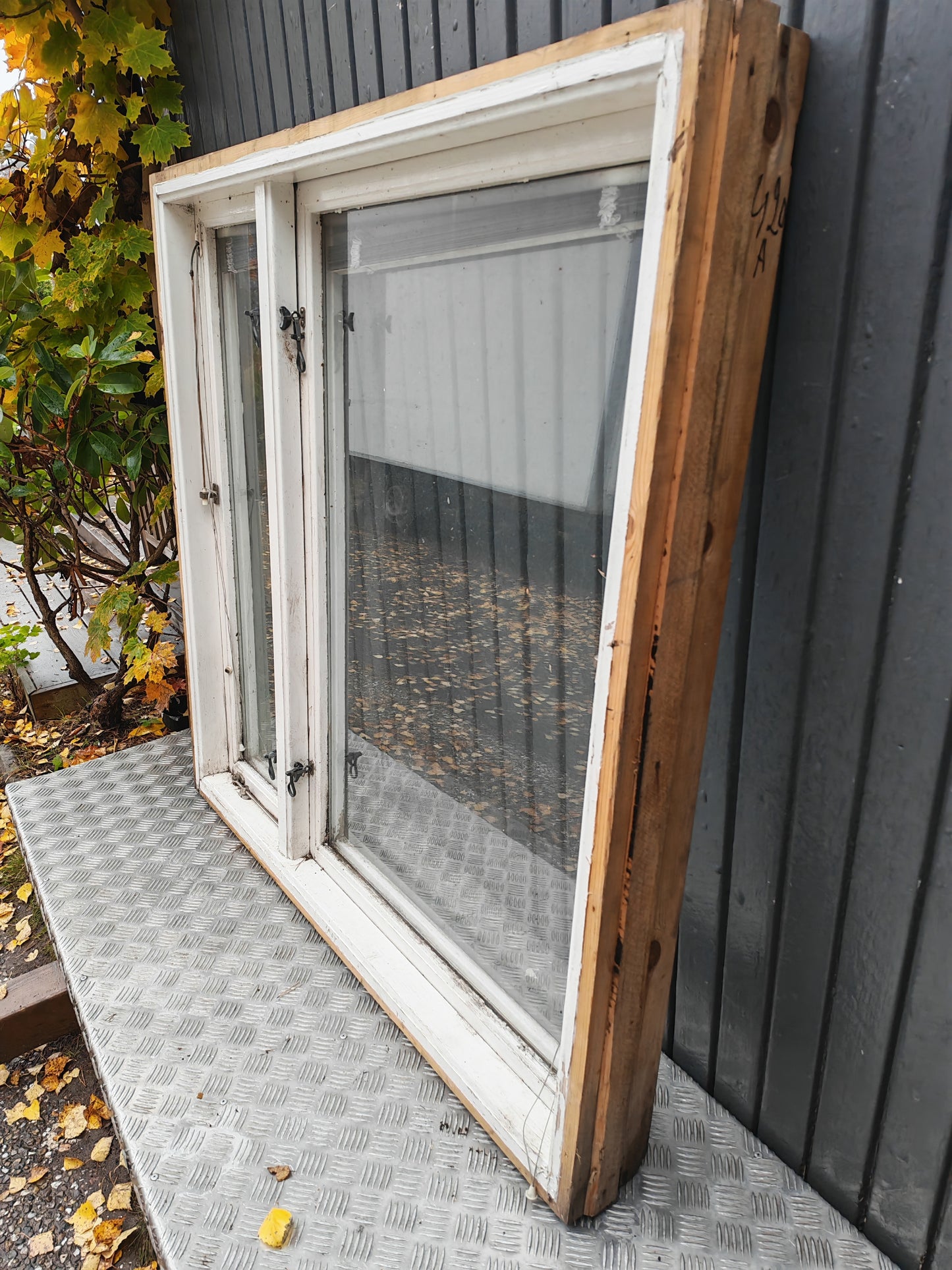 420A B120 H120 D13 BEHÖVER BYTA GLAS PÅ LILLA RUTAN PRIS 1500KR
