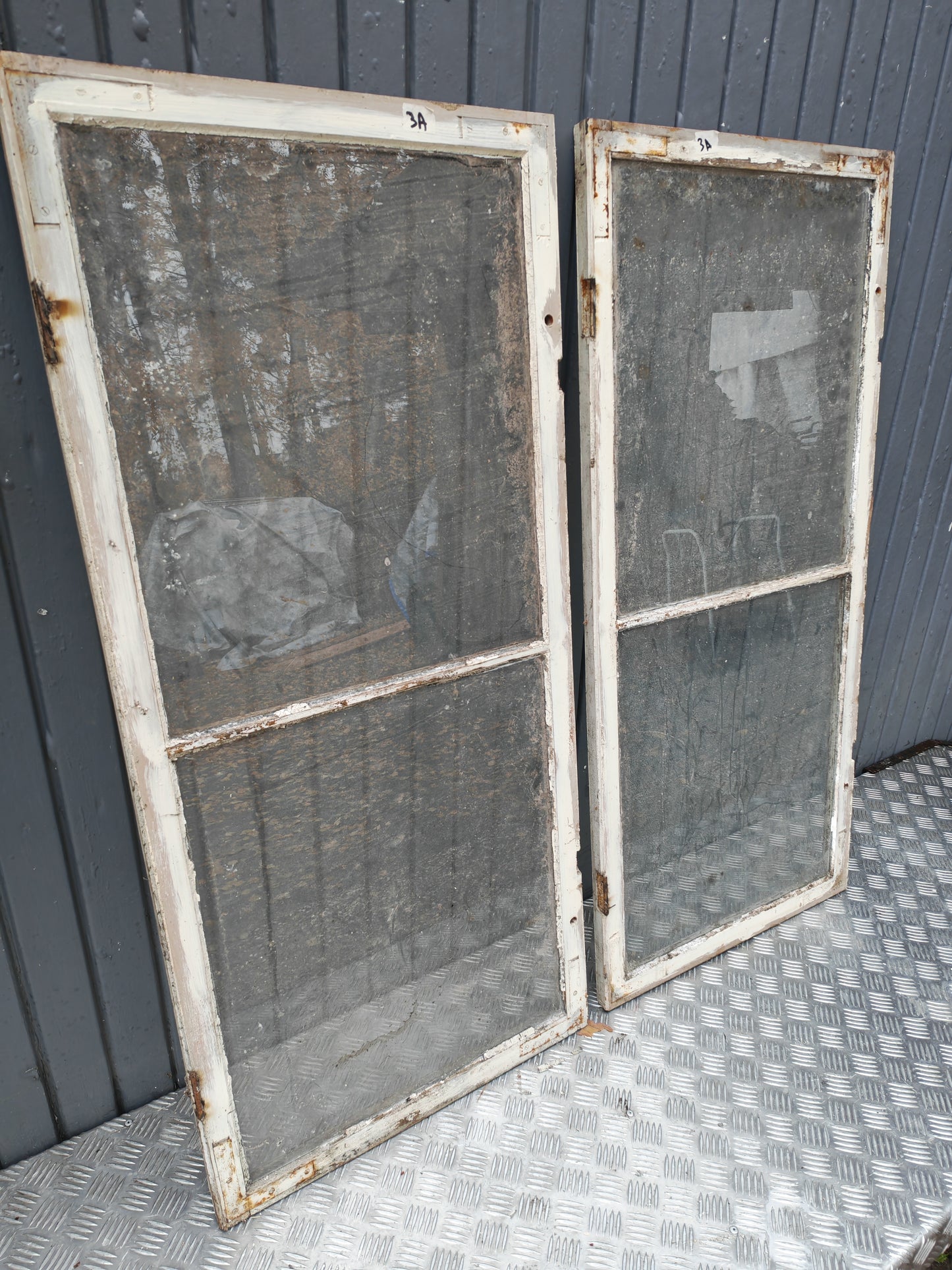 ART 3A  2ST B56 H121 D3 MUNBLÅST GLAS 1000 KR PER ST