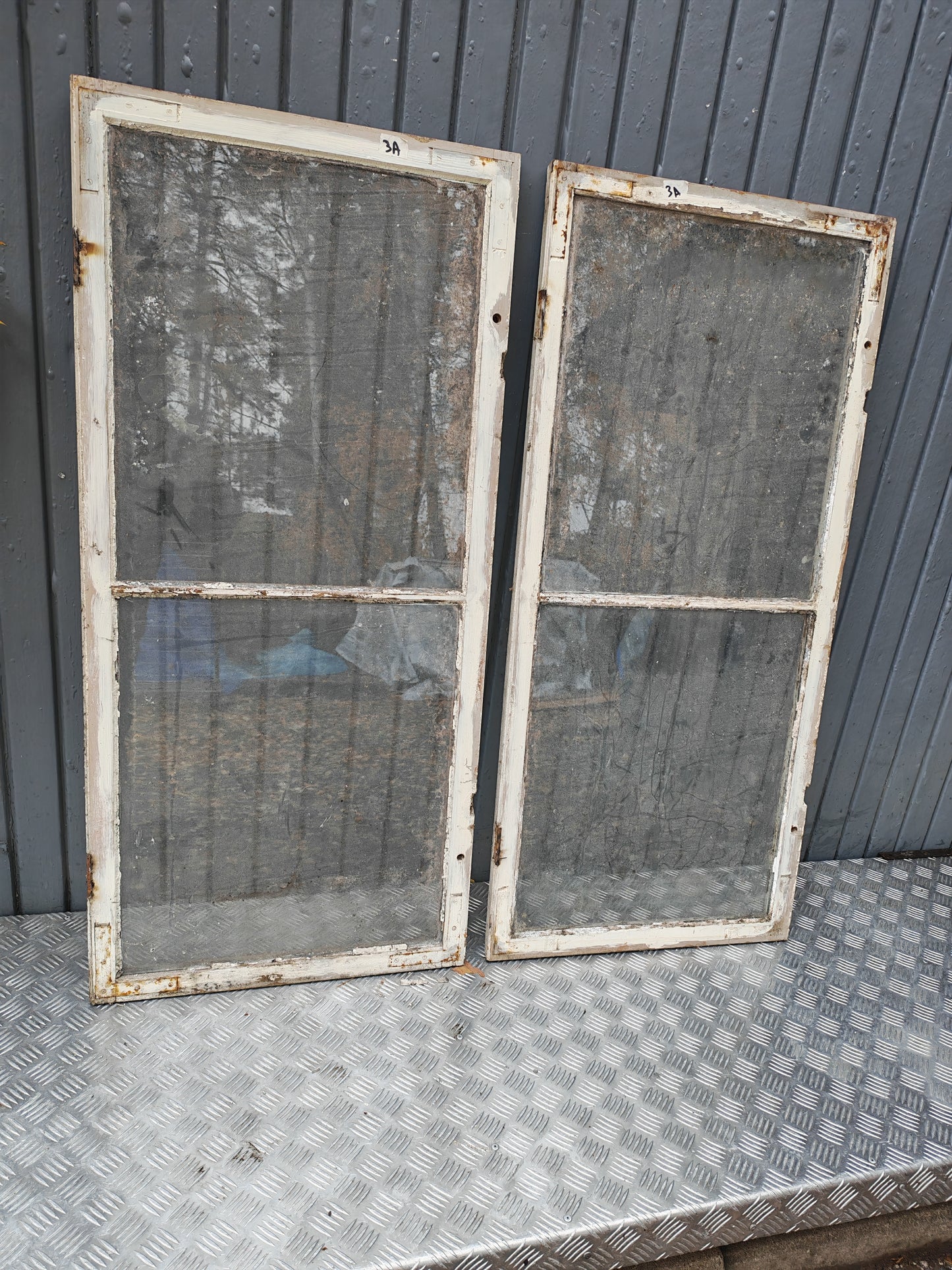 ART 3A  2ST B56 H121 D3 MUNBLÅST GLAS 1000 KR PER ST