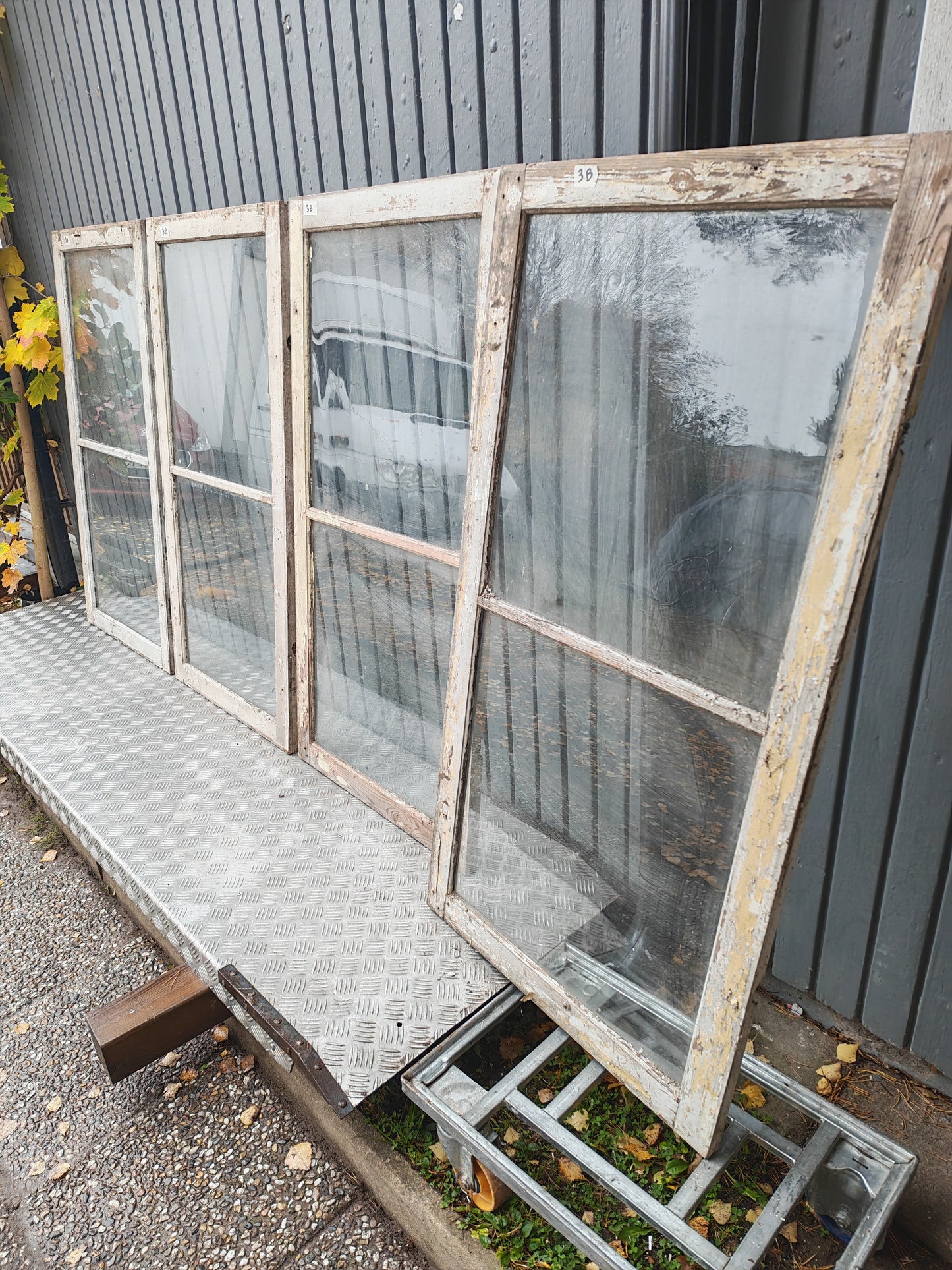 ART 3B  4ST B62 H122 D2,5 MUNBLÅST0 GLAS 1250 KR PER ST