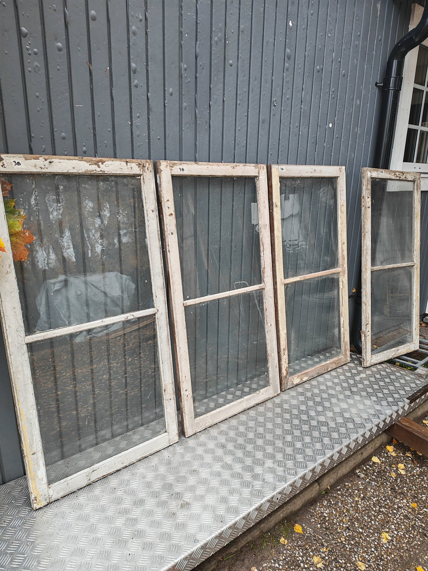 ART 3B  4ST B62 H122 D2,5 MUNBLÅST0 GLAS 1250 KR PER ST