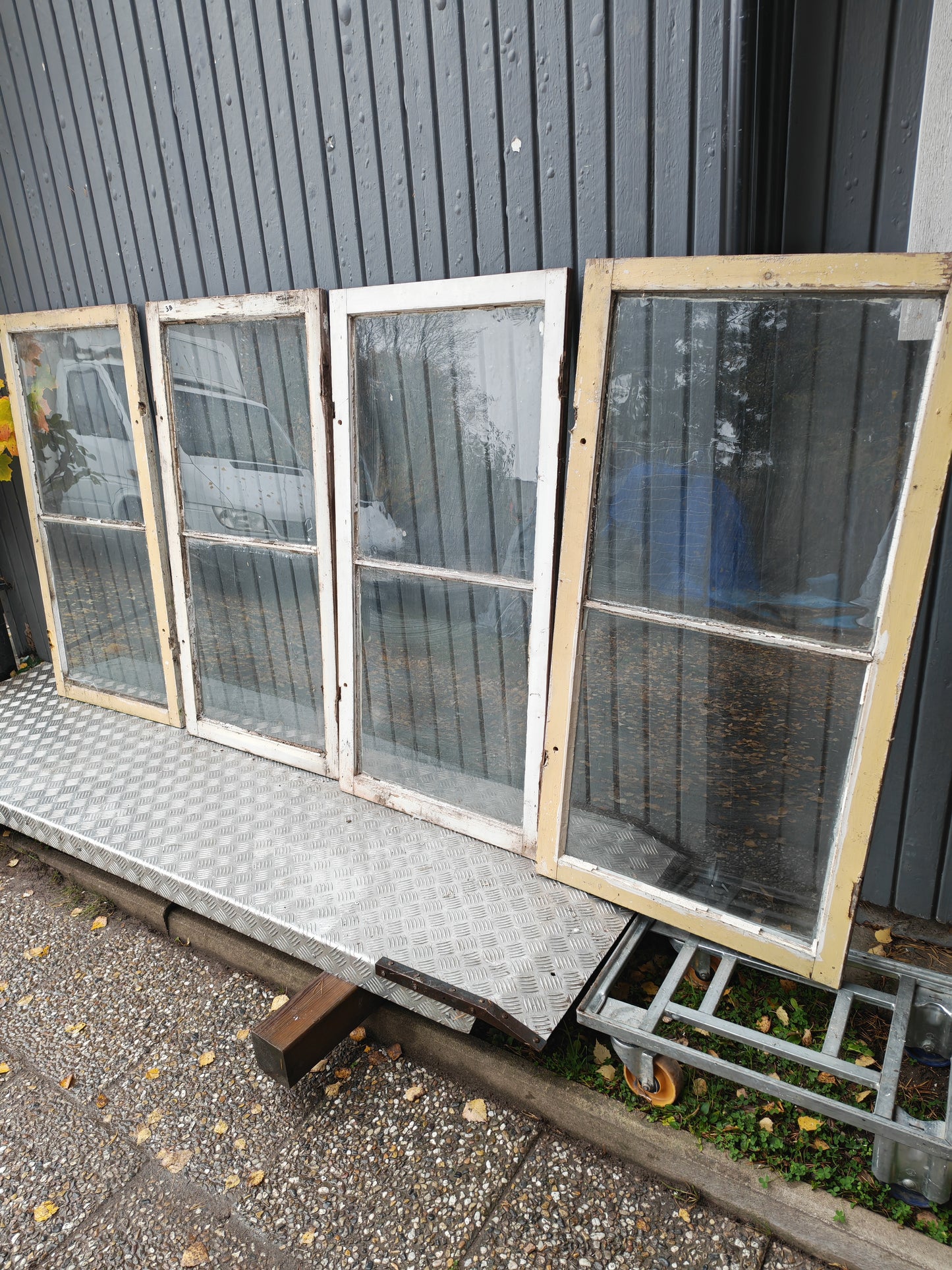 ART 3B  4ST B62 H122 D2,5 MUNBLÅST0 GLAS 1250 KR PER ST