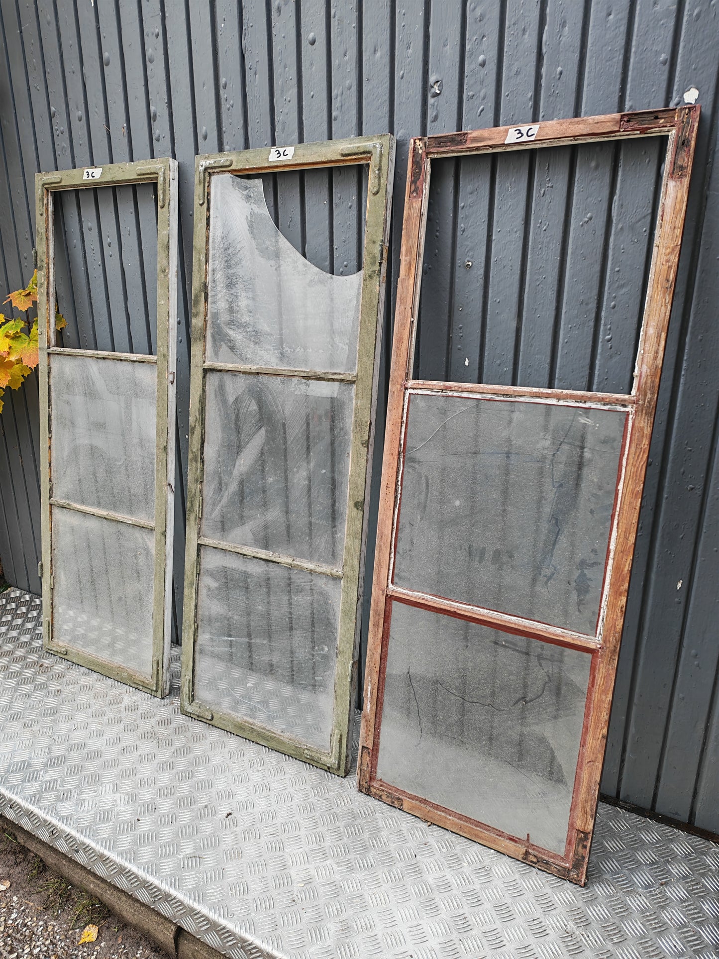 ART 3C 3ST B51,5 H143 D3 GAMALT GLAS 600 KR PER ST ( 3ST RUTTOR BEHÖVER KOMPLETTERAS MED GLAS )