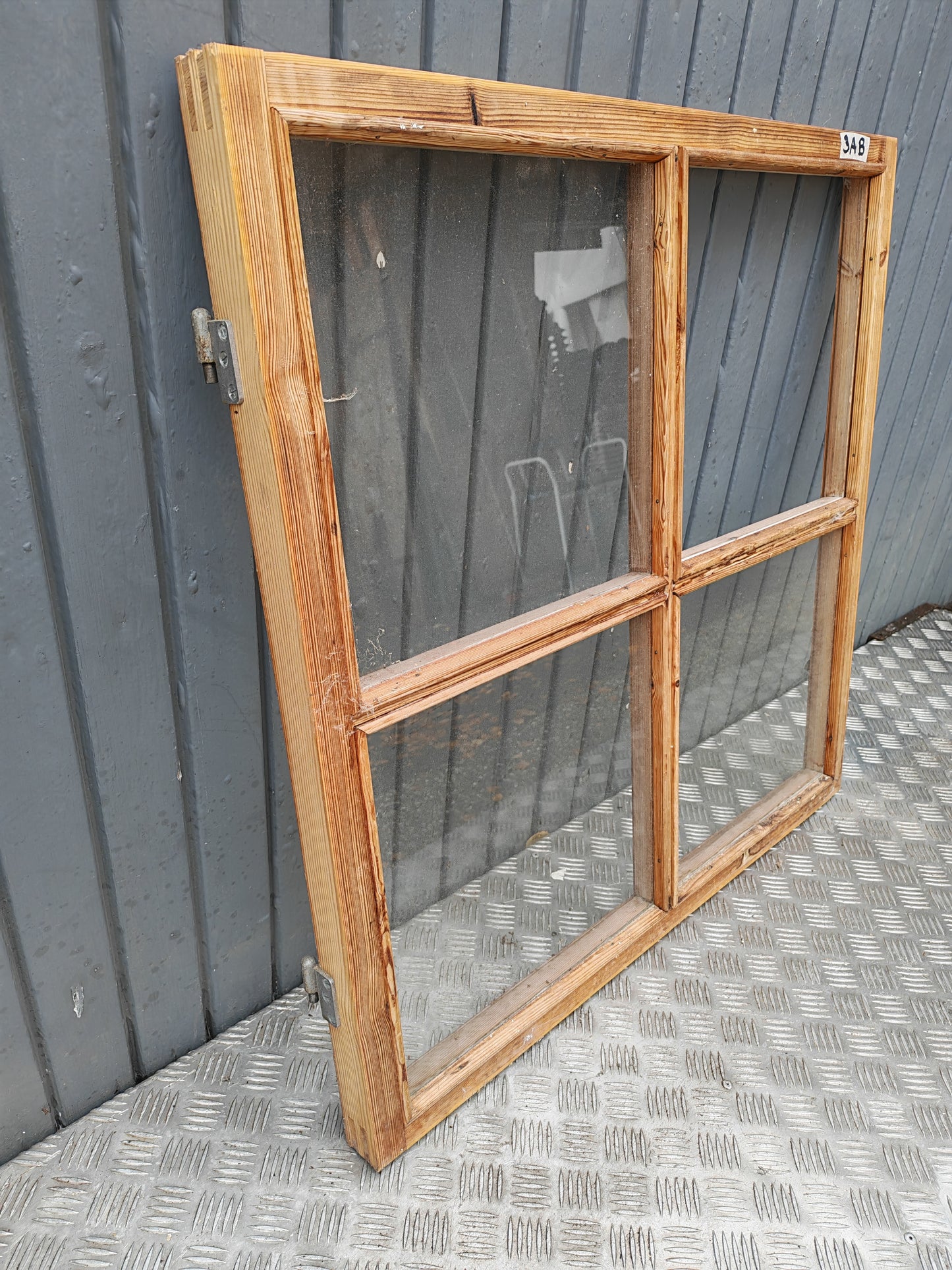 ART 3AB 1ST B84 H83 D4,5 800 KR  ( EN RUTA BEHÖVER KOMPLETTERAS MED GLAS)