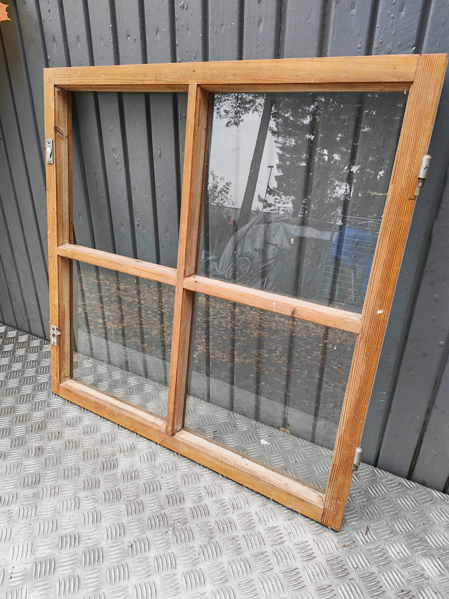 ART 3AB 1ST B84 H83 D4,5 800 KR  ( EN RUTA BEHÖVER KOMPLETTERAS MED GLAS)