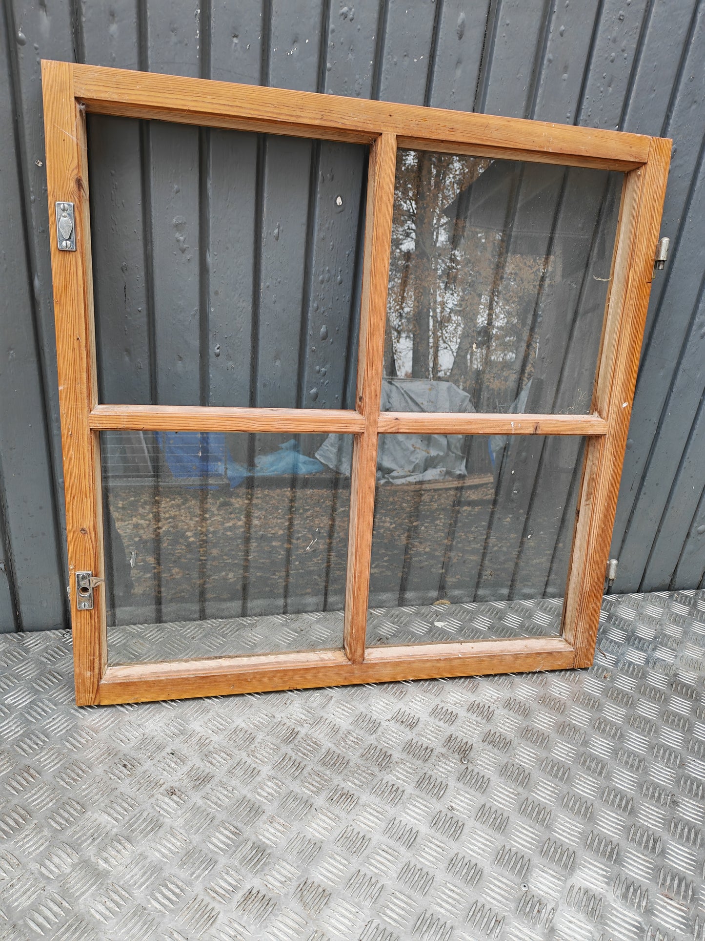 ART 3AB 1ST B84 H83 D4,5 800 KR  ( EN RUTA BEHÖVER KOMPLETTERAS MED GLAS)