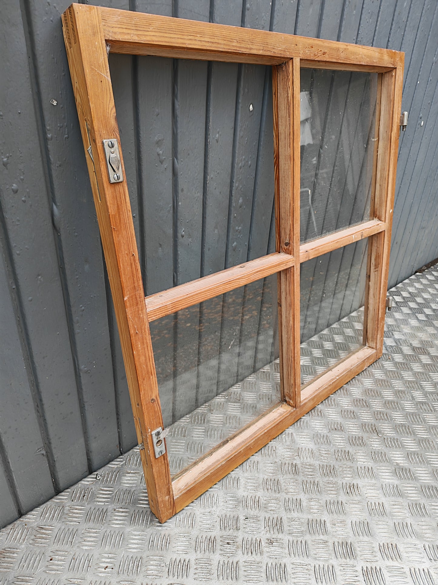 ART 3AB 1ST B84 H83 D4,5 800 KR  ( EN RUTA BEHÖVER KOMPLETTERAS MED GLAS)