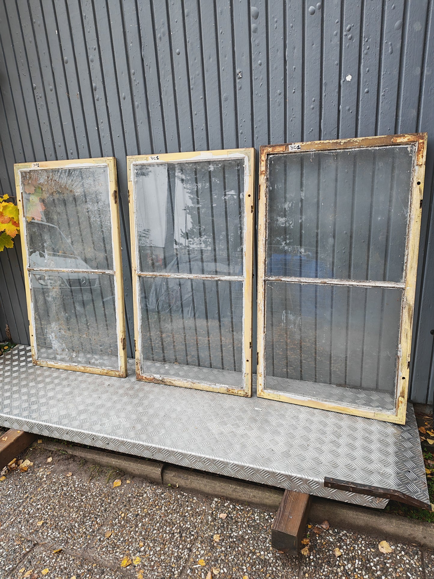 ART 3C1 3ST B67,5 H121 D2,5  1250 KR PER ST ( MUNBLÅST GLAS)