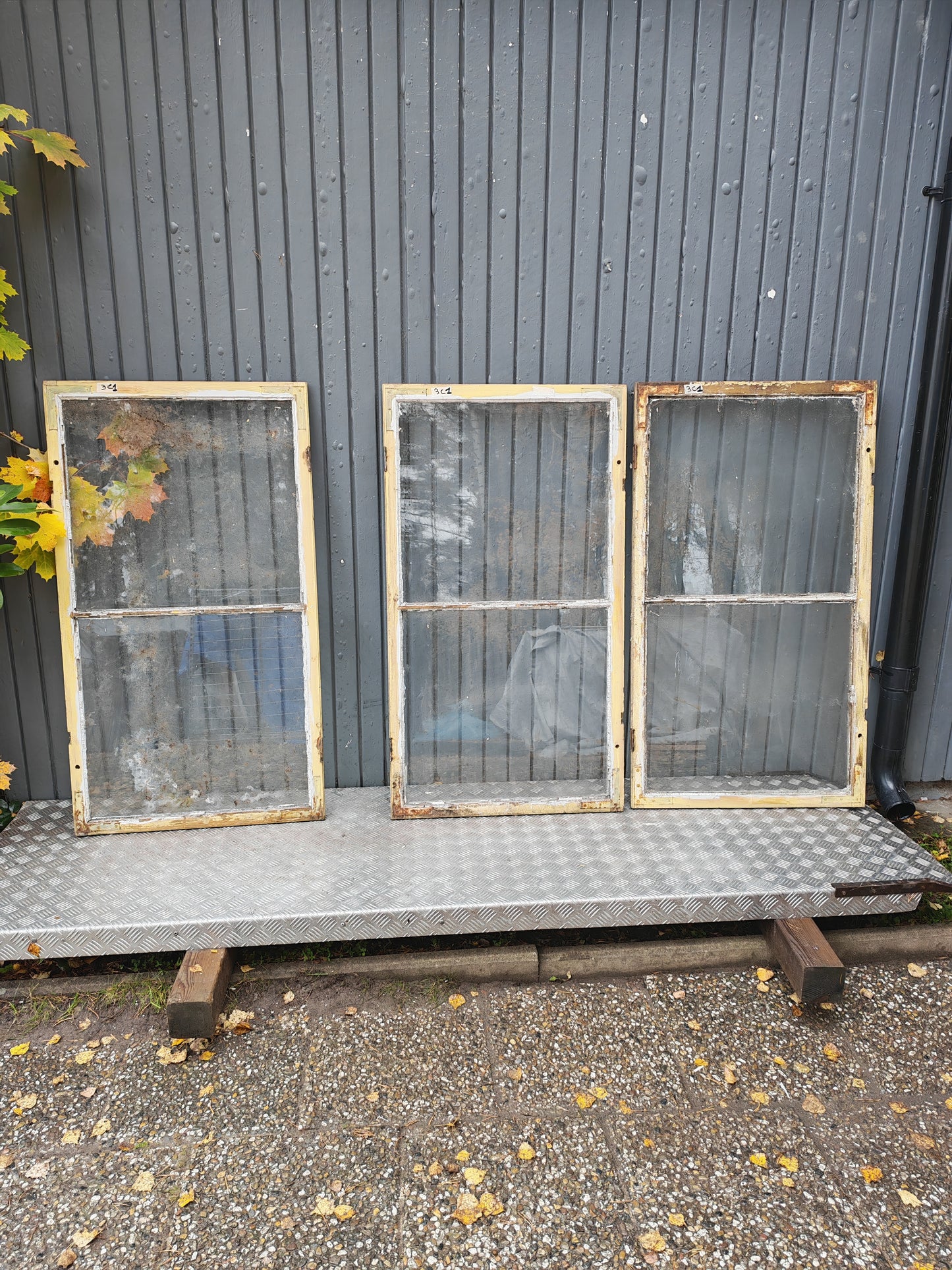 ART 3C1 3ST B67,5 H121 D2,5  1250 KR PER ST ( MUNBLÅST GLAS)