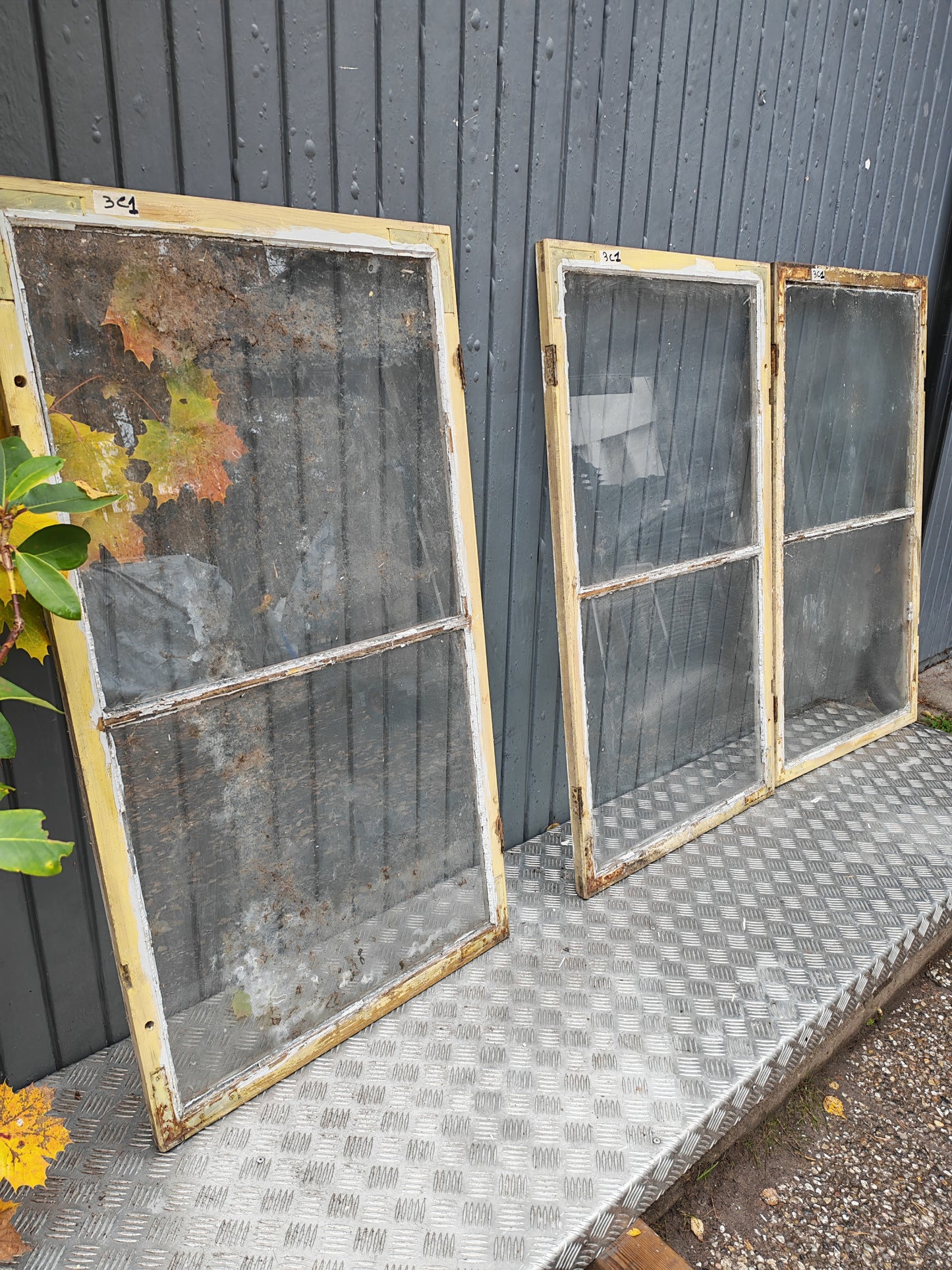 ART 3C1 3ST B67,5 H121 D2,5  1250 KR PER ST ( MUNBLÅST GLAS)