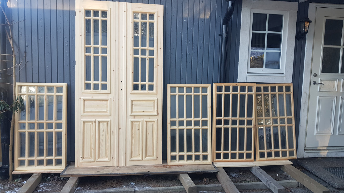 Art 802 B118 H218 med 12 st fönster med pardörr ( pardörr 16000 kr) ( fönster 4000 kr per st)